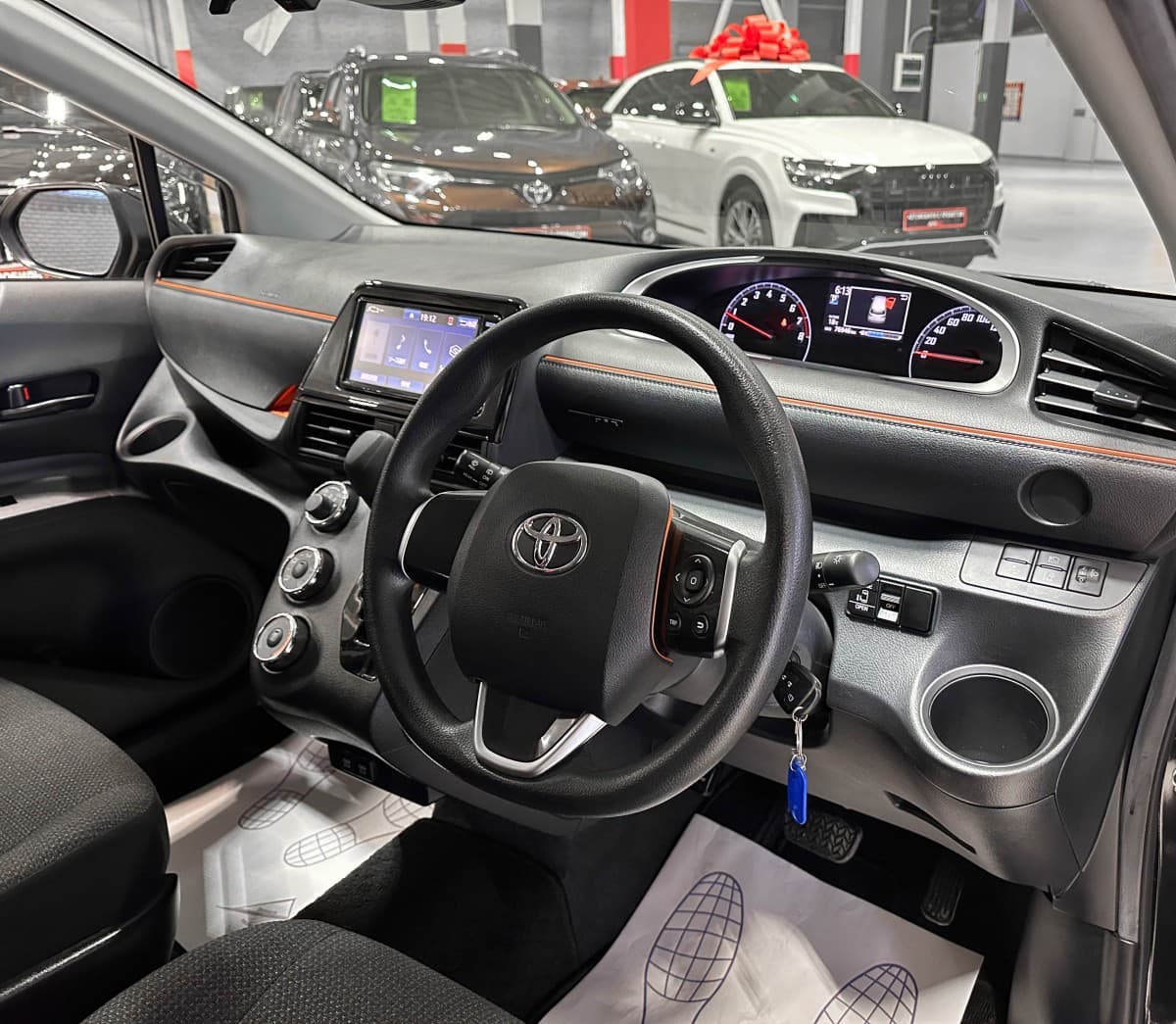 Toyota Sienta - фото 10