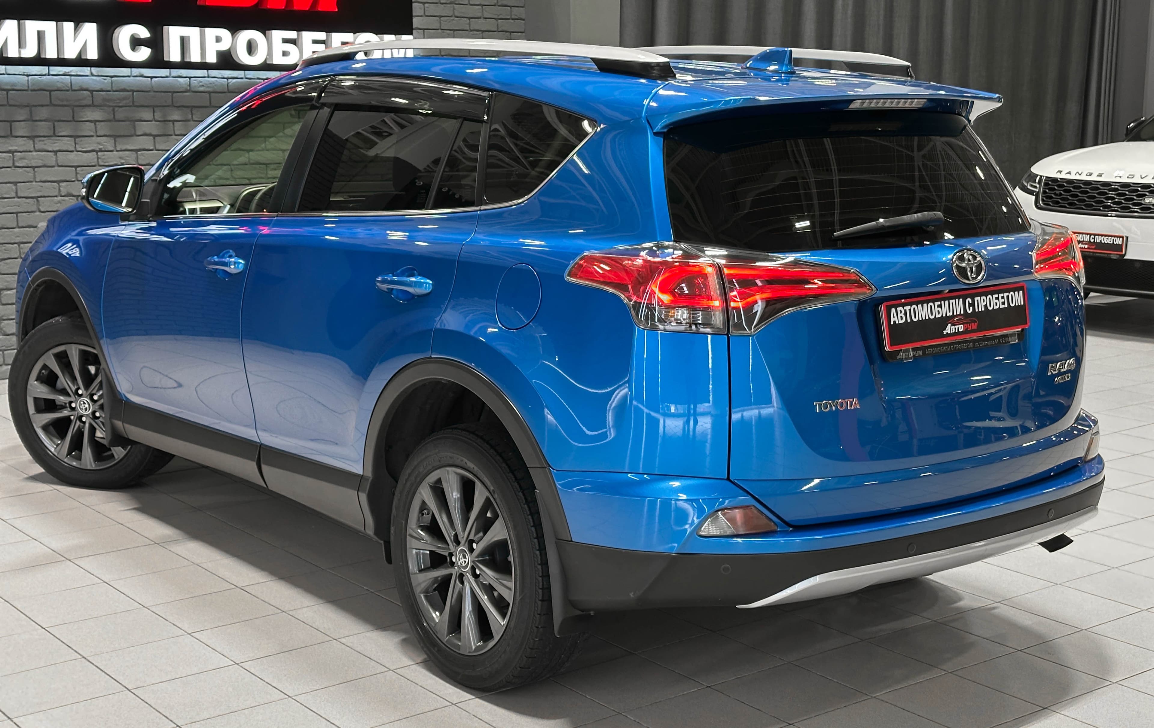 Toyota RAV4 - фото 8
