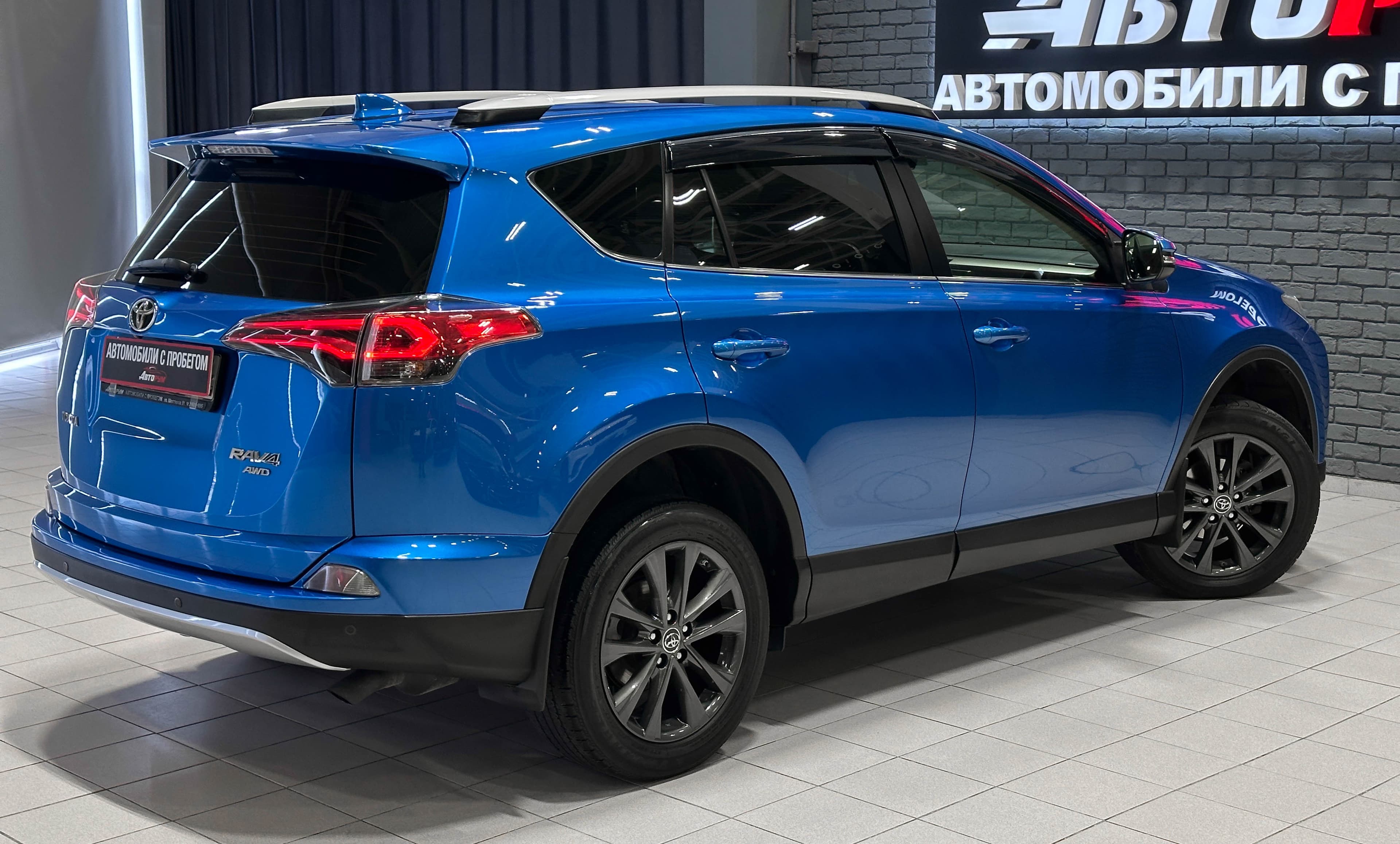 Toyota RAV4 - фото 6