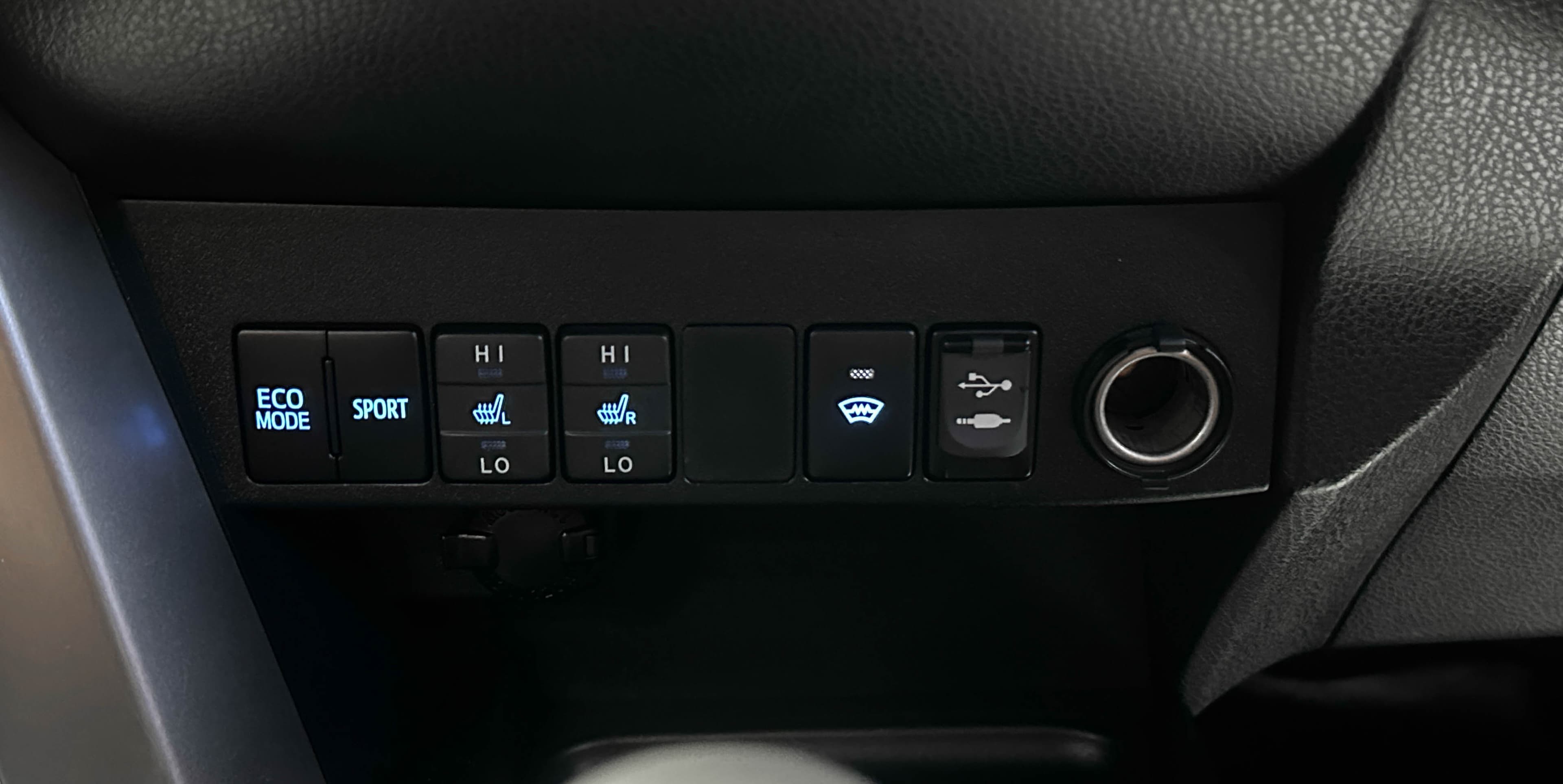 Toyota RAV4 - фото 29