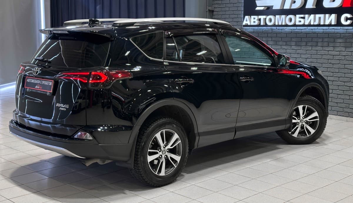 Toyota RAV4 - фото 6