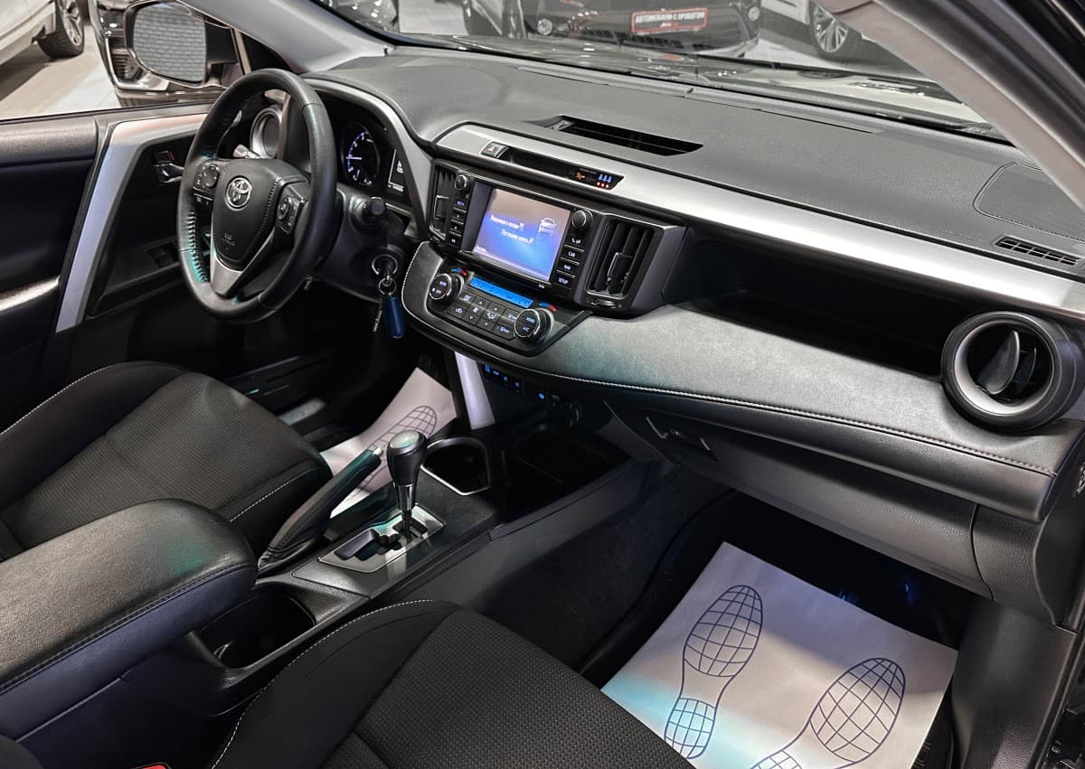 Toyota RAV4 - фото 9