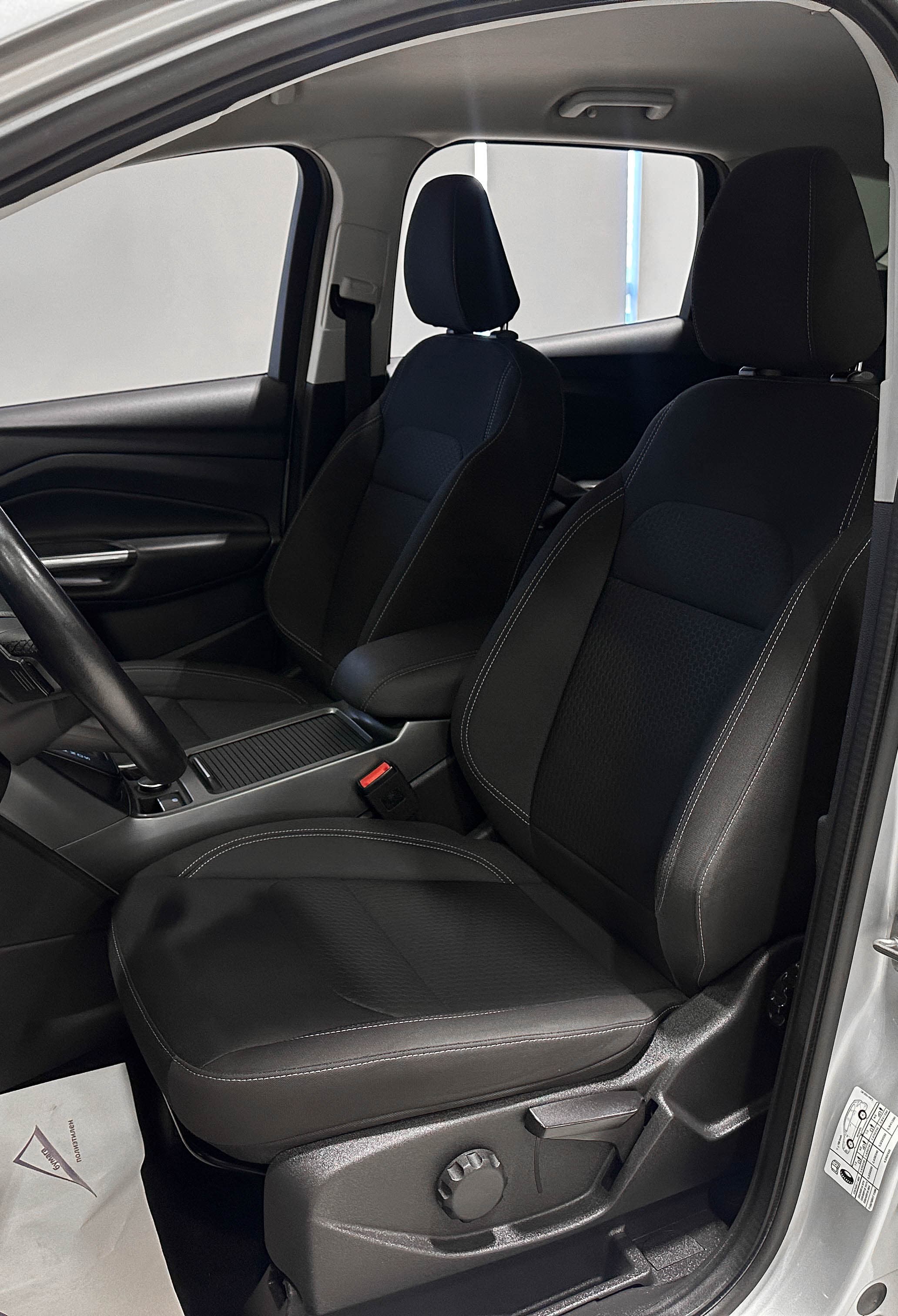 Ford Kuga - фото 11