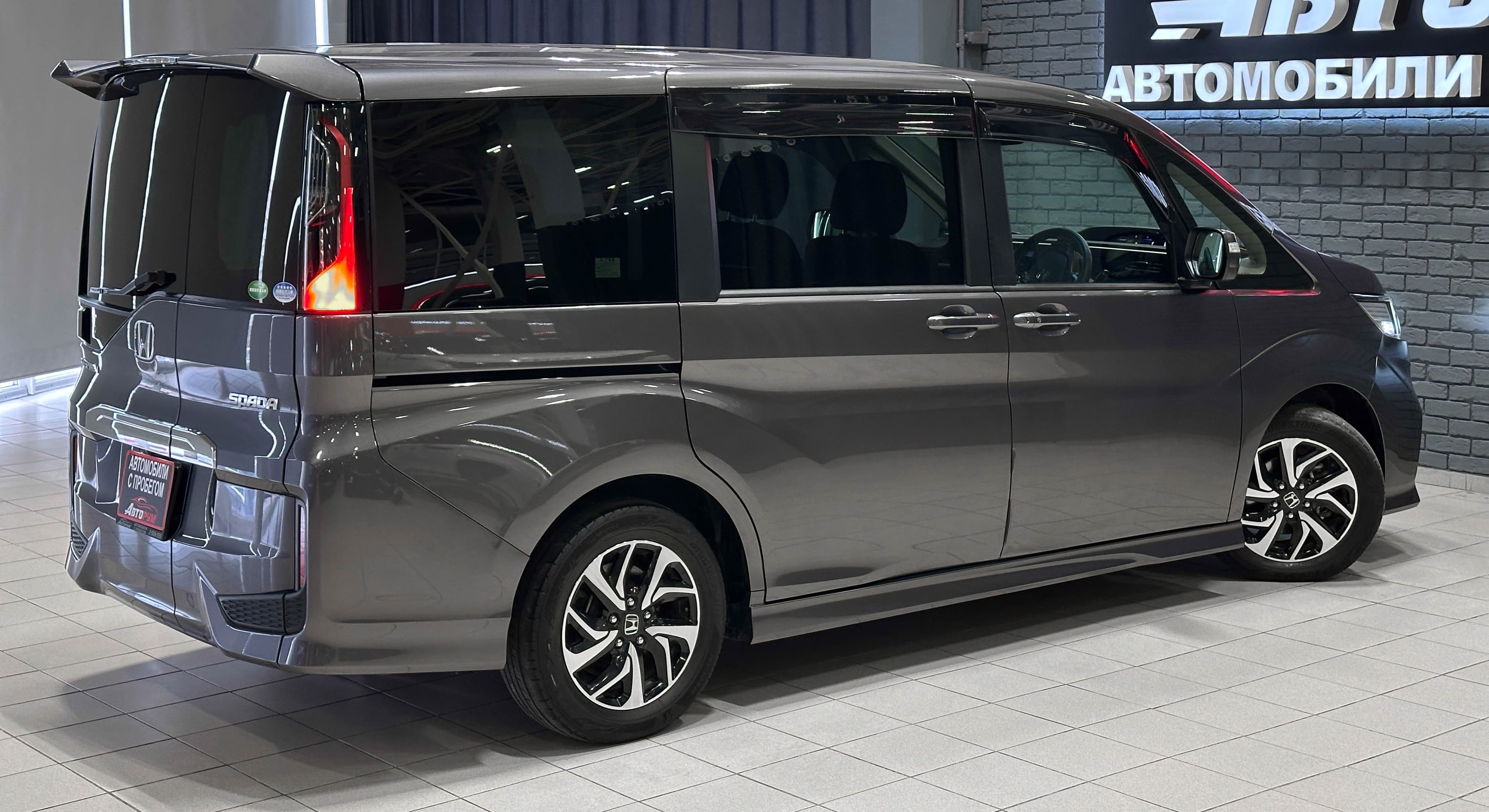 Honda Stepwgn SPADA - фото 6
