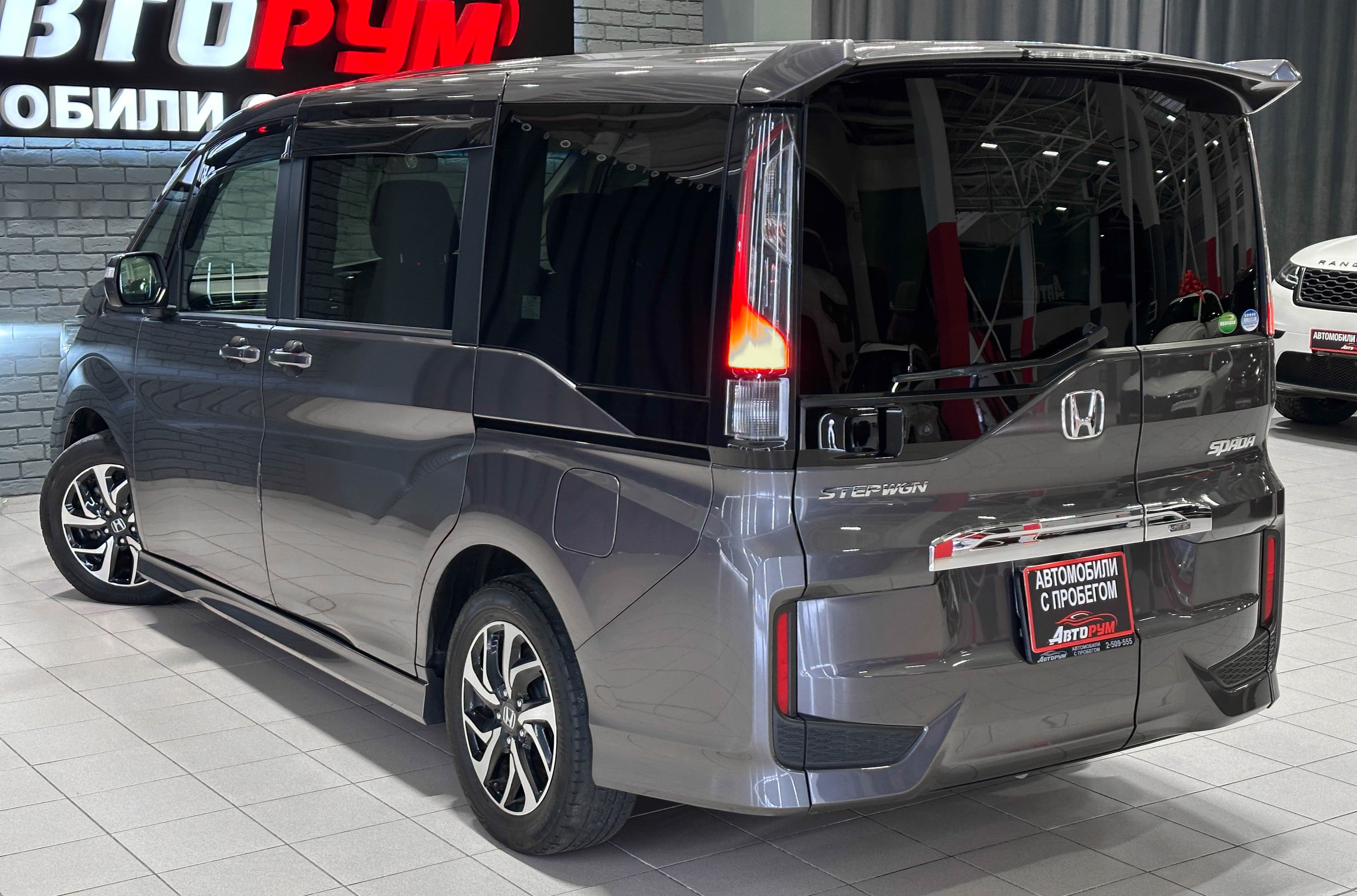 Honda Stepwgn SPADA - фото 9