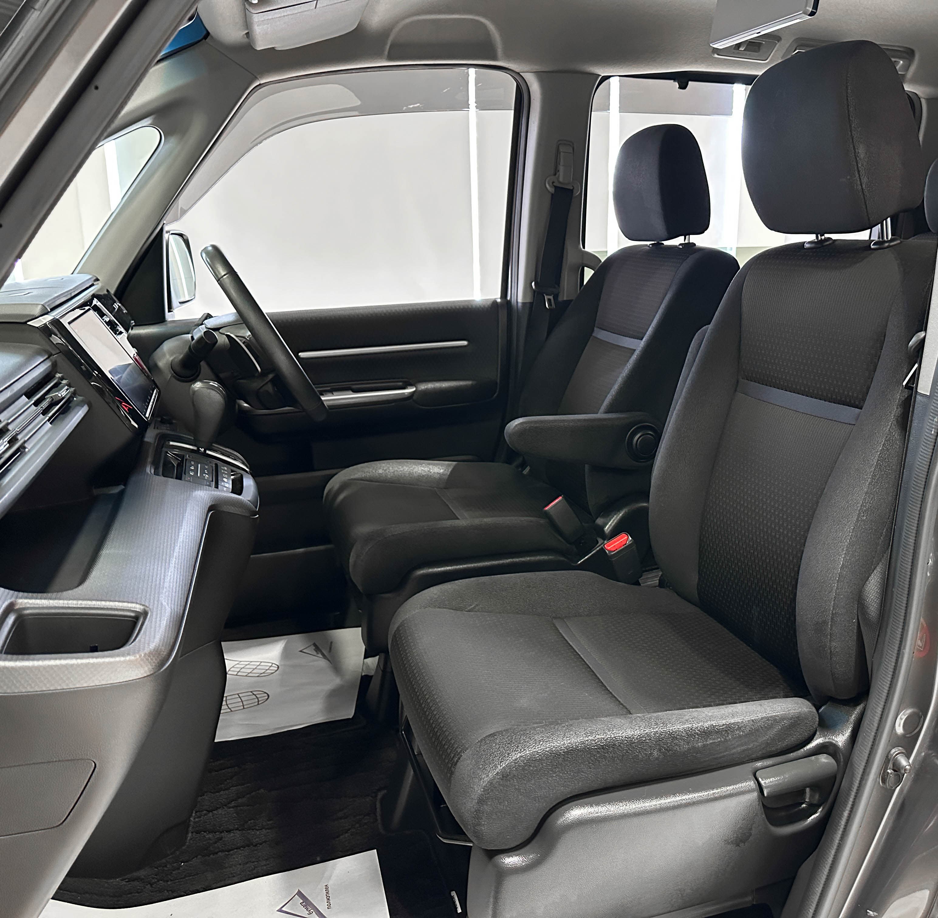 Honda Stepwgn SPADA - фото 11