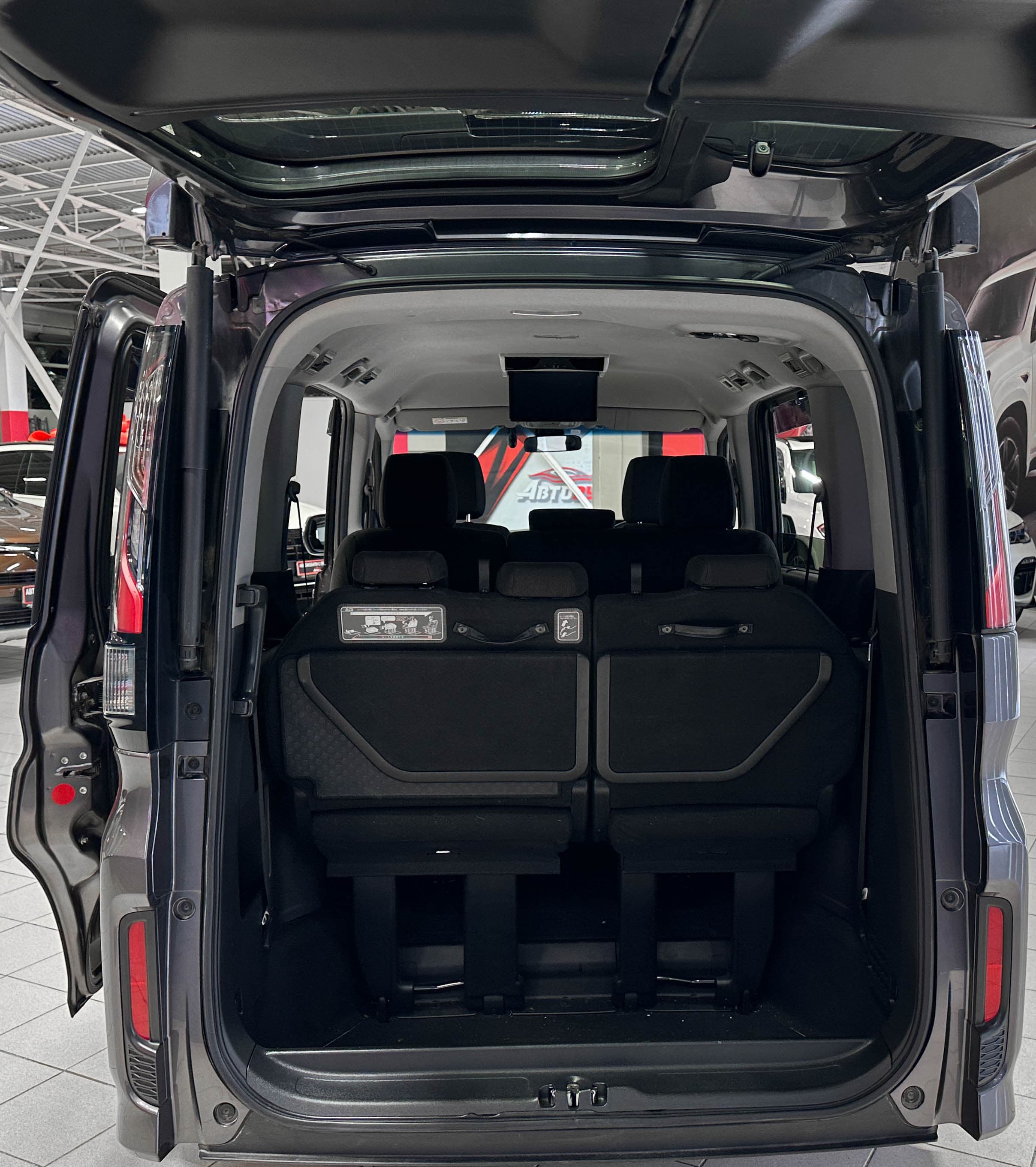 Honda Stepwgn SPADA - фото 14