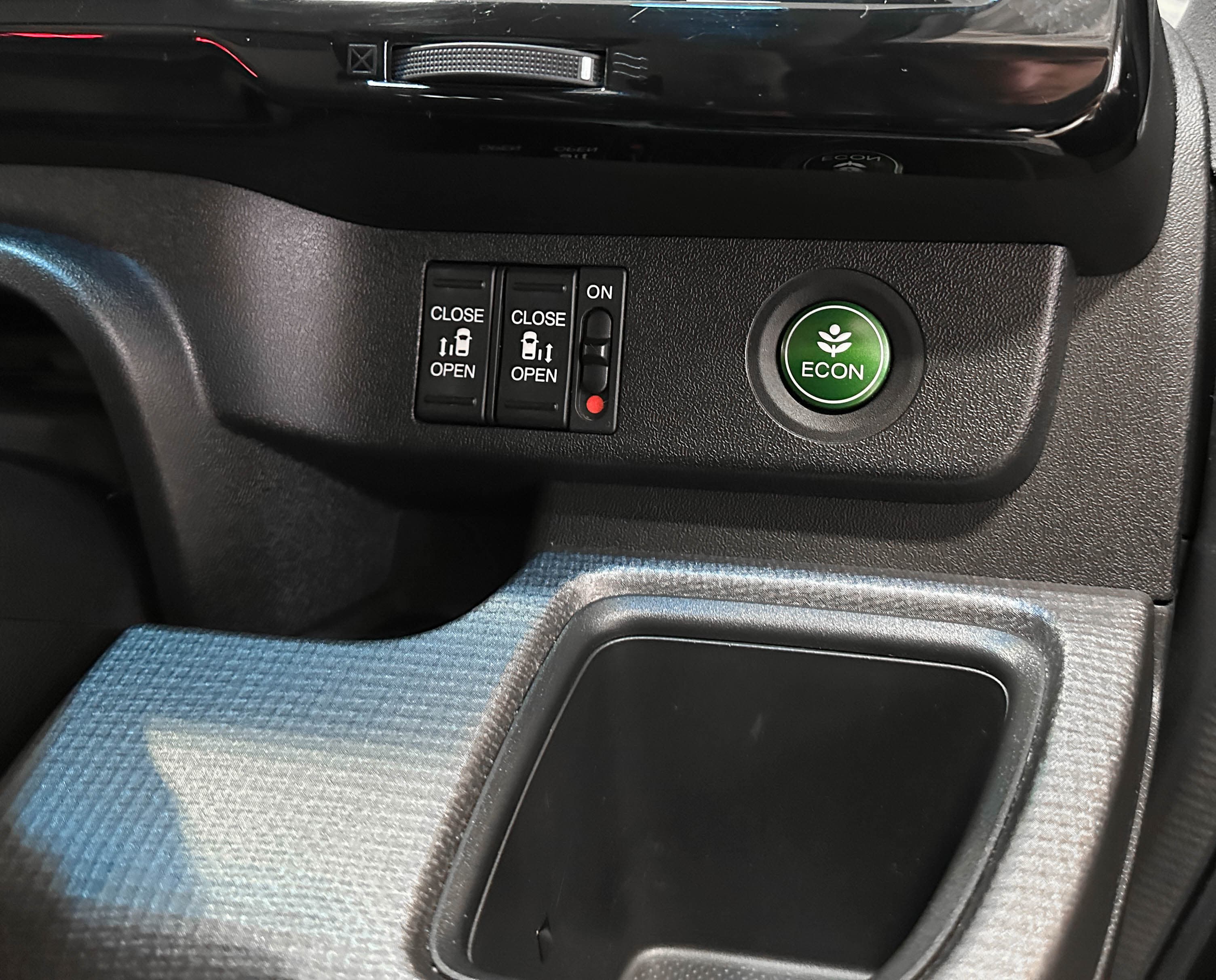 Honda Stepwgn SPADA - фото 20