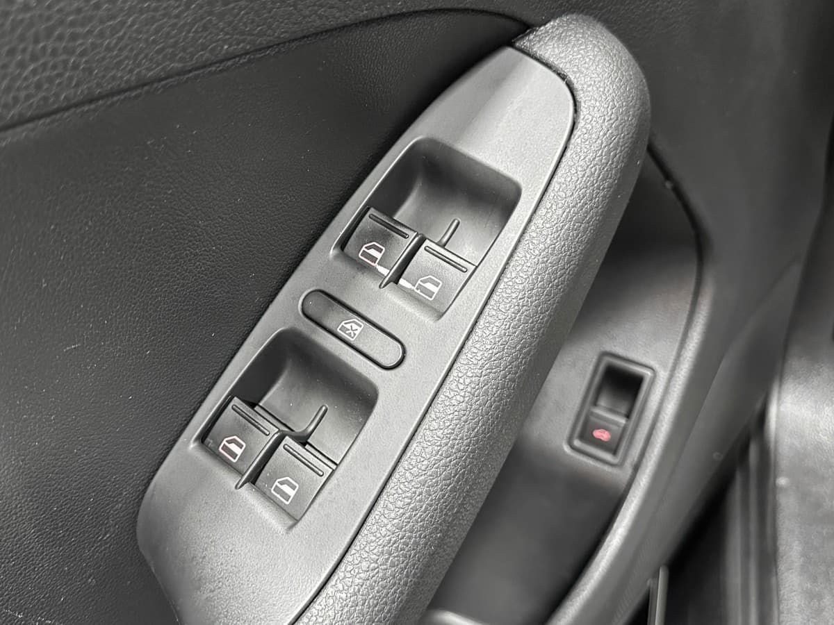 Volkswagen Jetta - фото 17