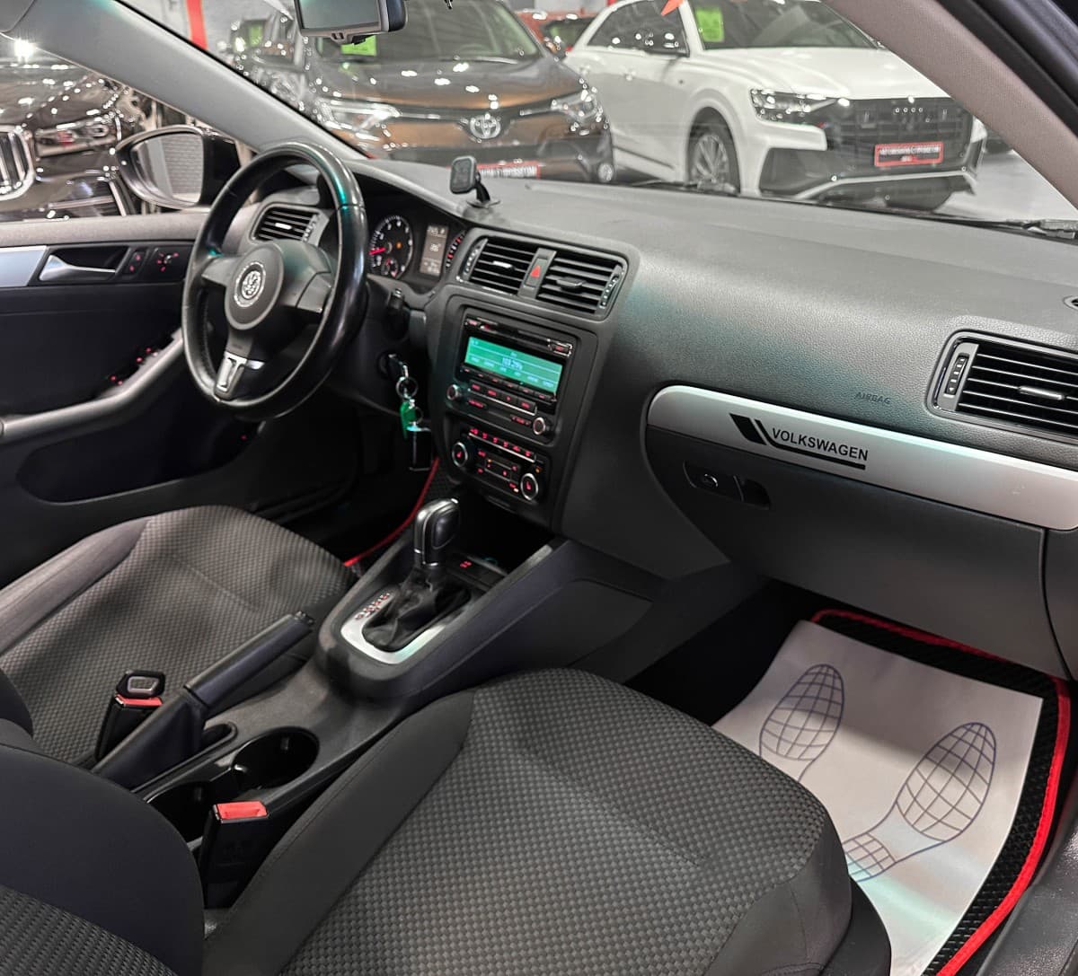 Volkswagen Jetta - фото 10