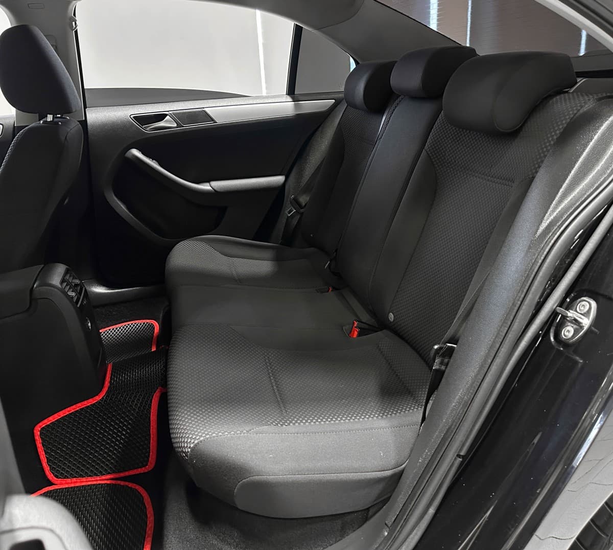 Volkswagen Jetta - фото 14