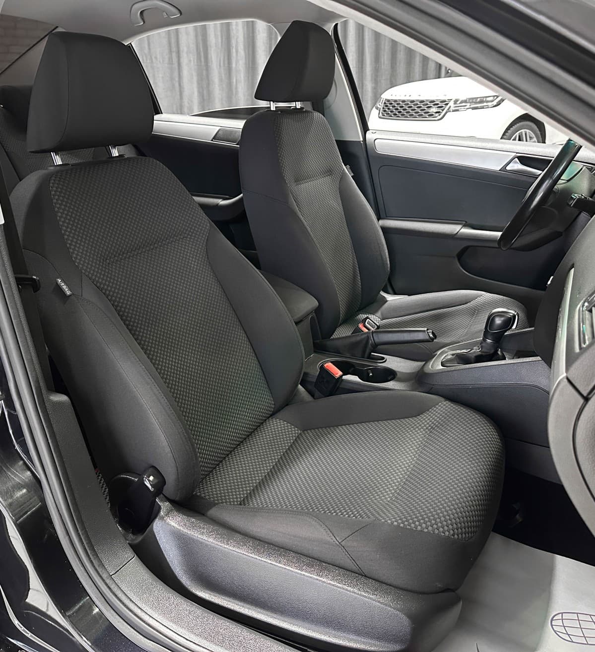 Volkswagen Jetta - фото 11