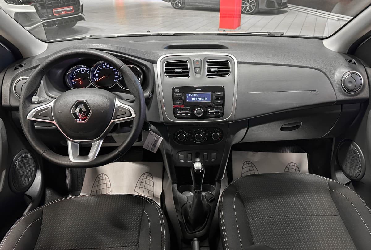 Renault Logan - фото 23