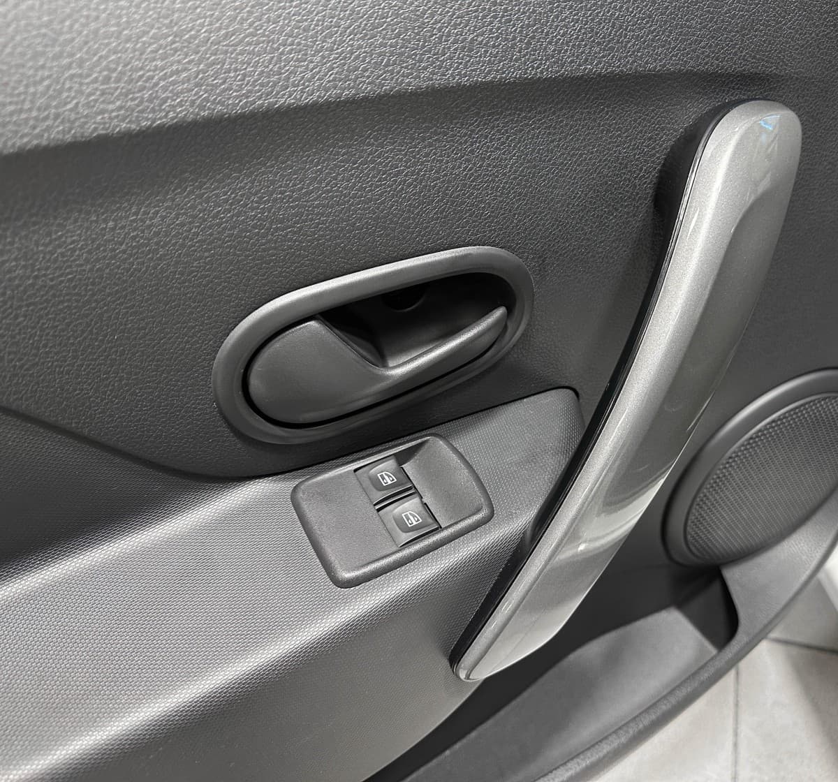 Renault Logan - фото 16