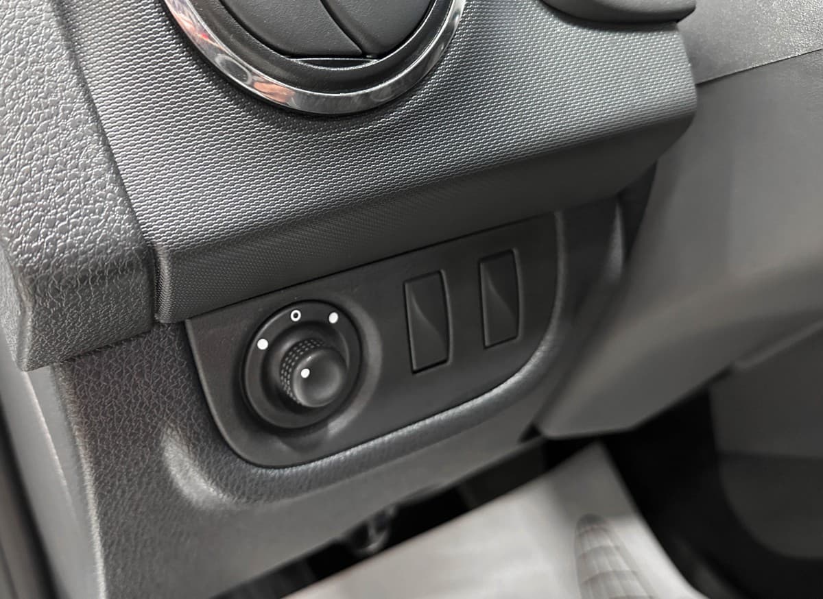 Renault Logan - фото 17