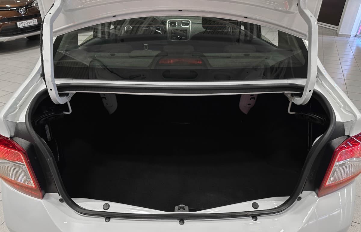 Renault Logan - фото 12