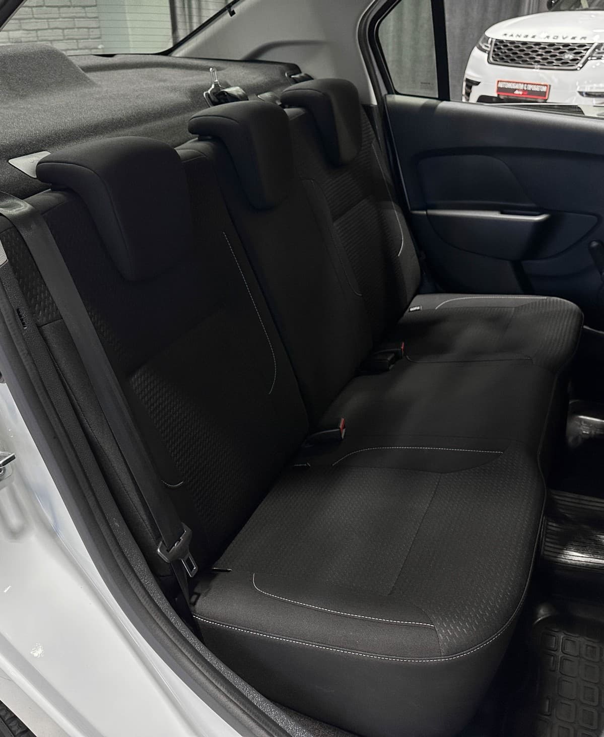 Renault Logan - фото 13