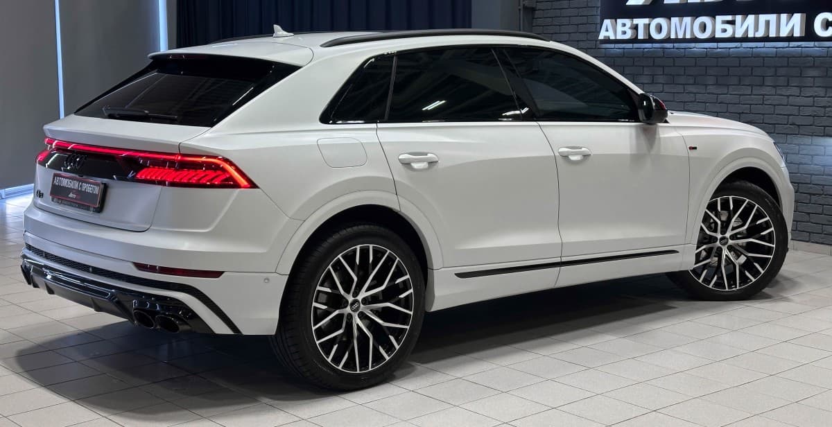 Audi Q8 - фото 7