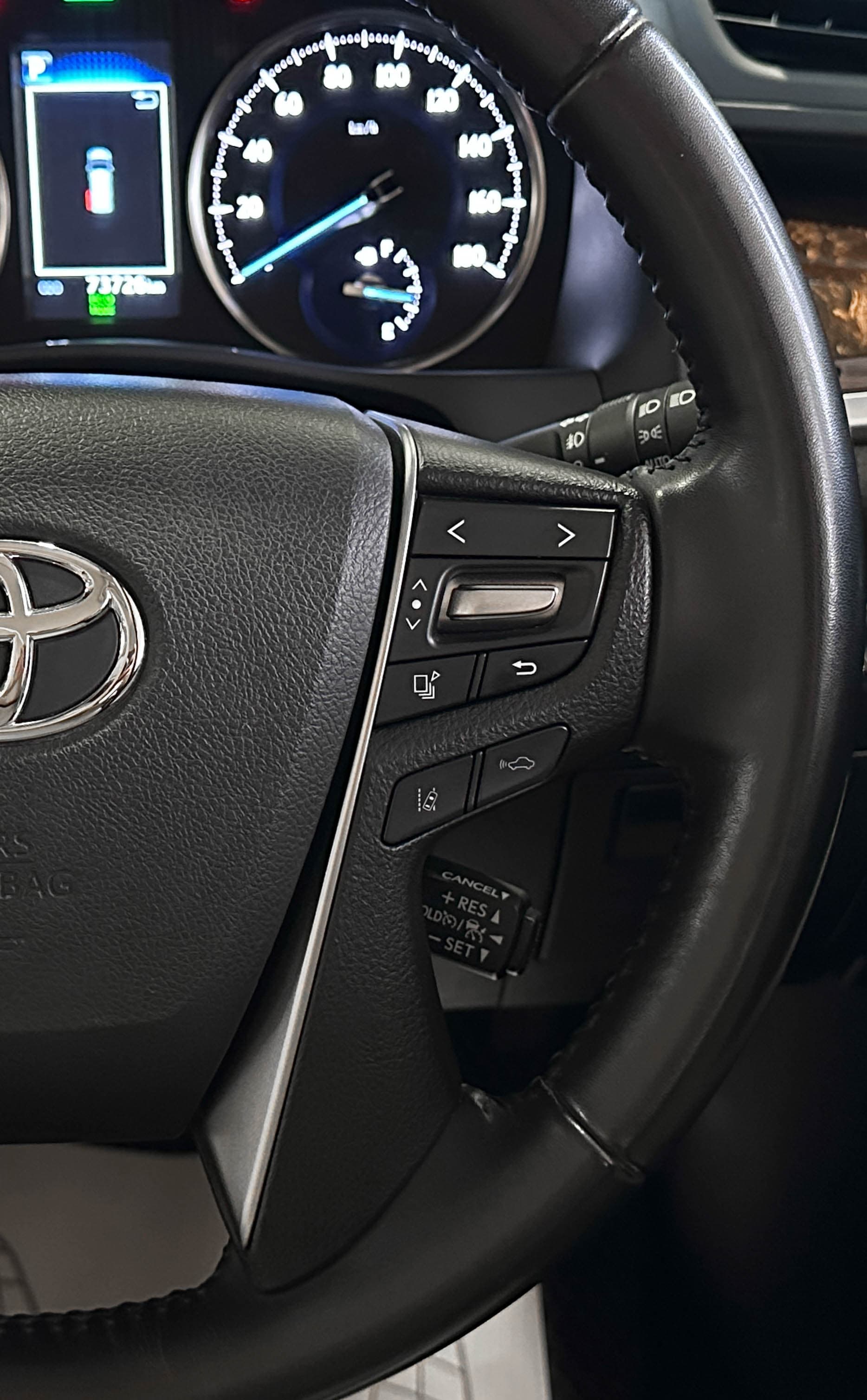 Toyota Alphard - фото 25