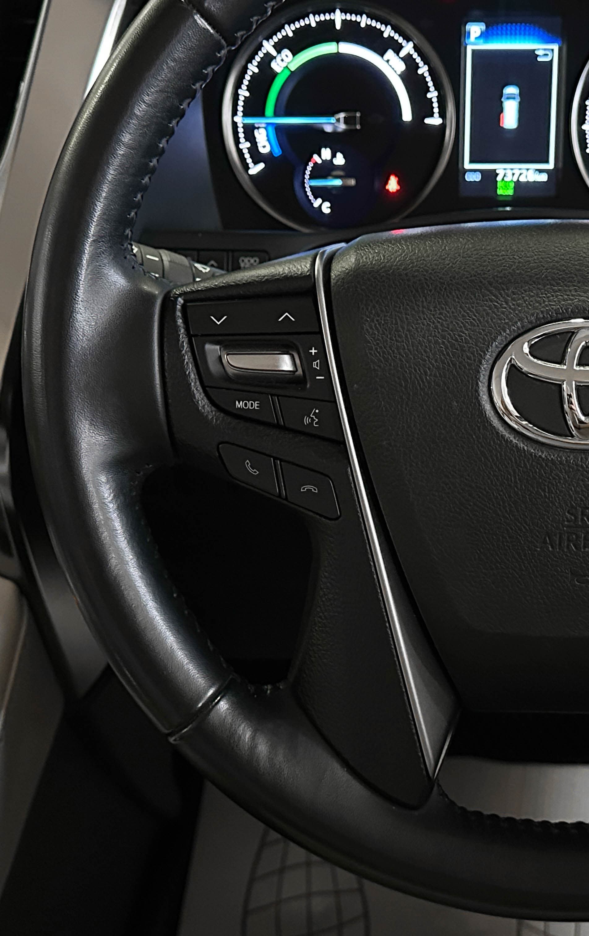Toyota Alphard - фото 24