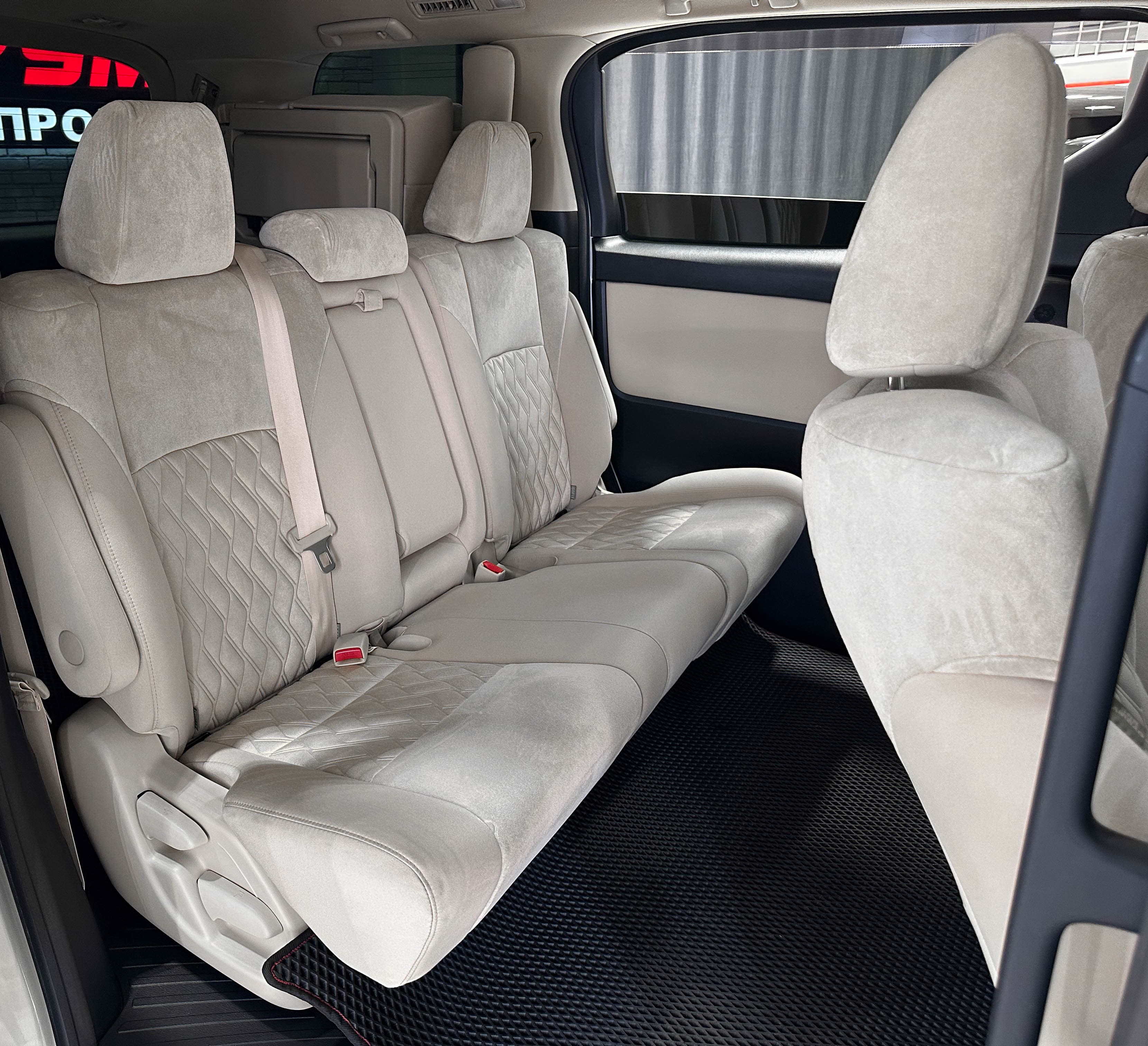 Toyota Alphard - фото 18