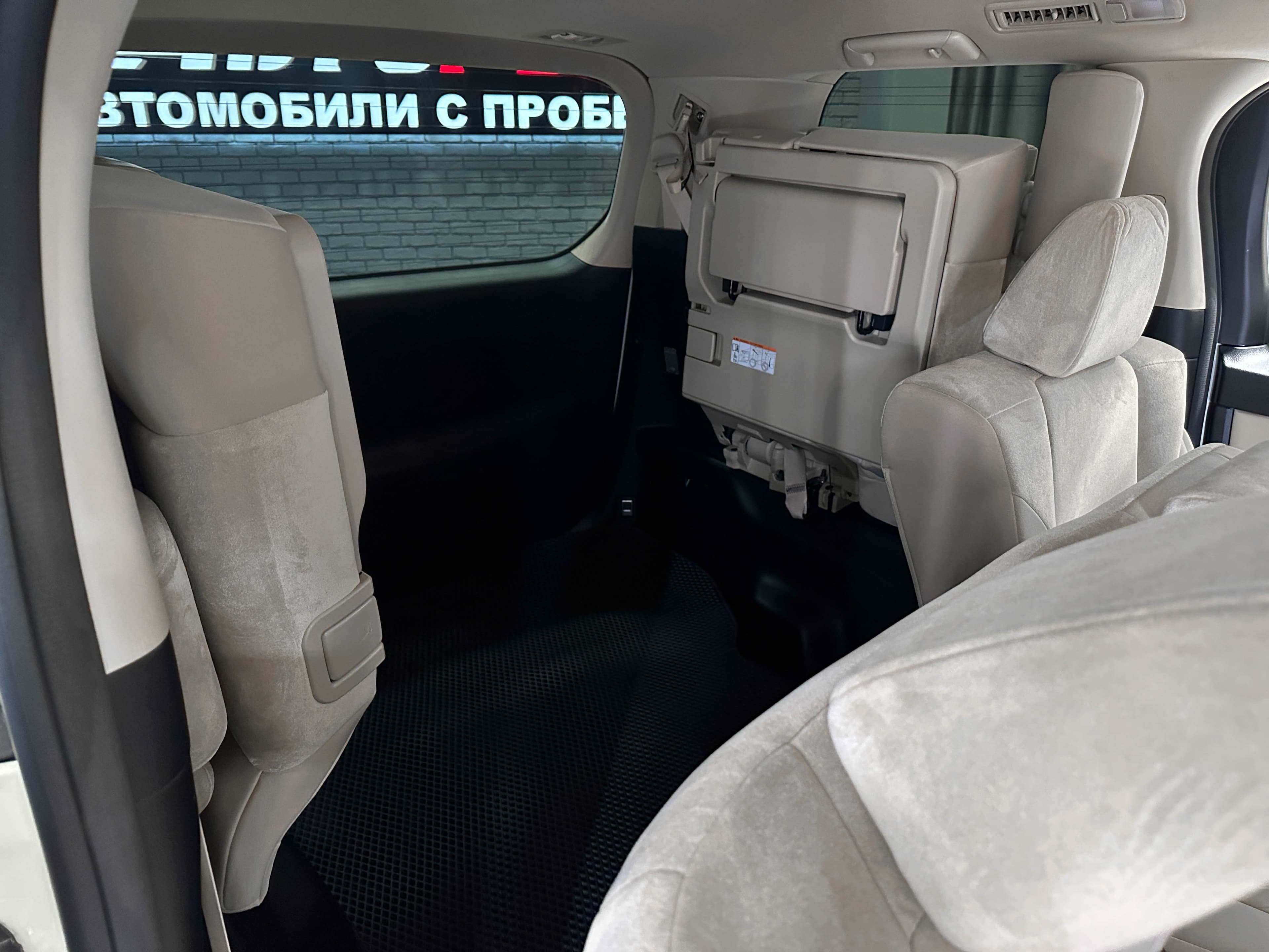 Toyota Alphard - фото 14