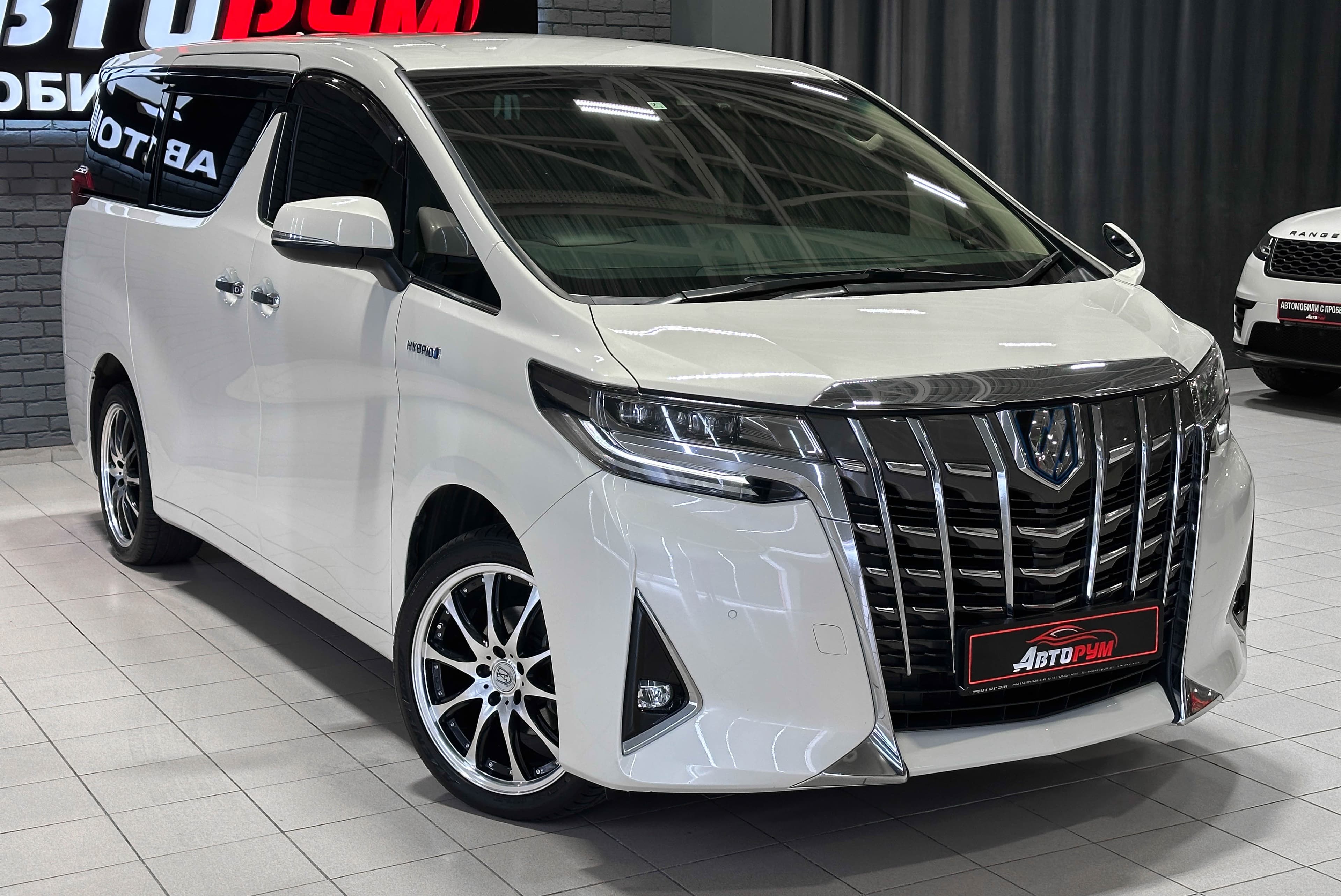 Toyota Alphard - 5