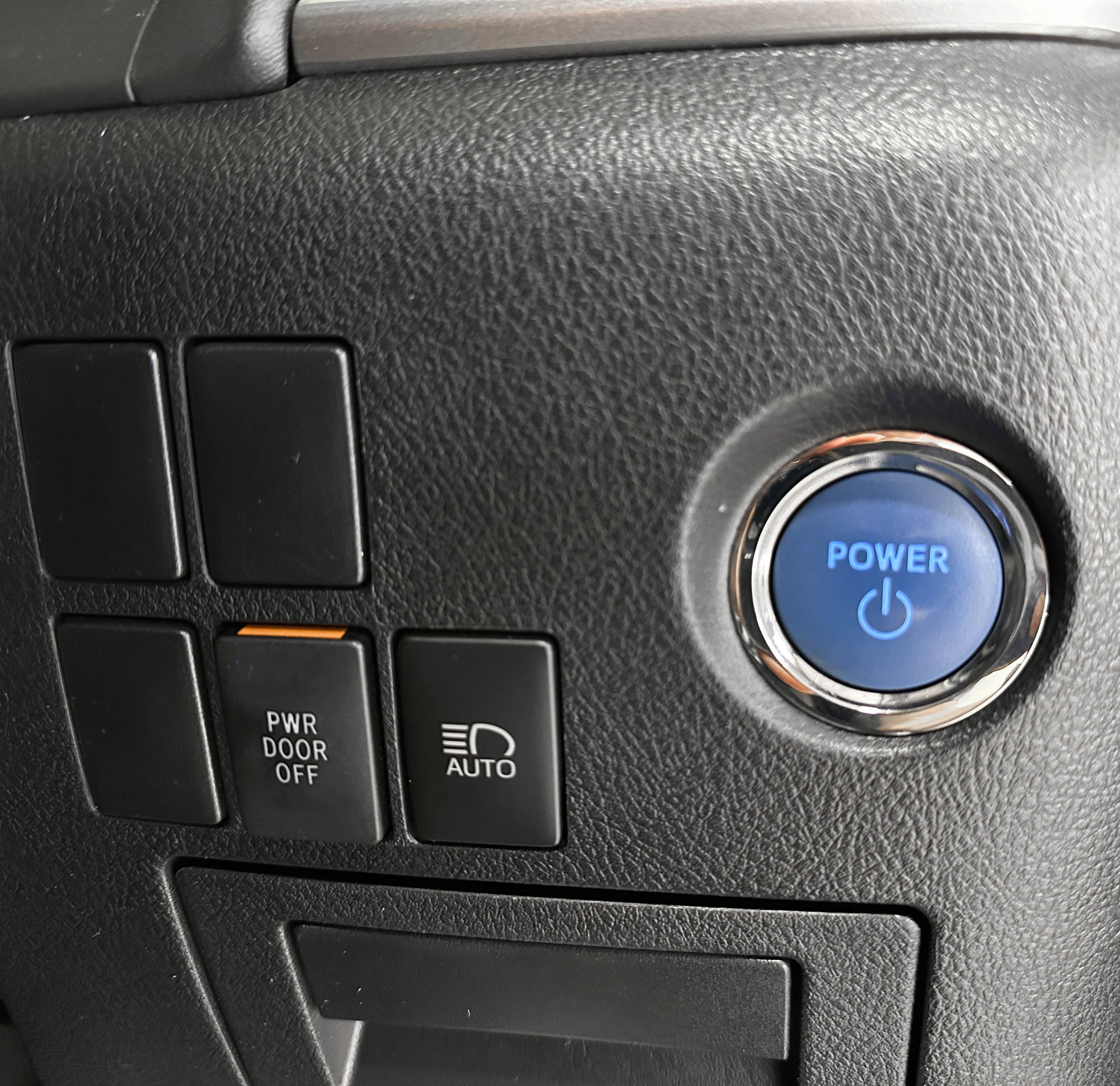 Toyota Alphard - фото 23