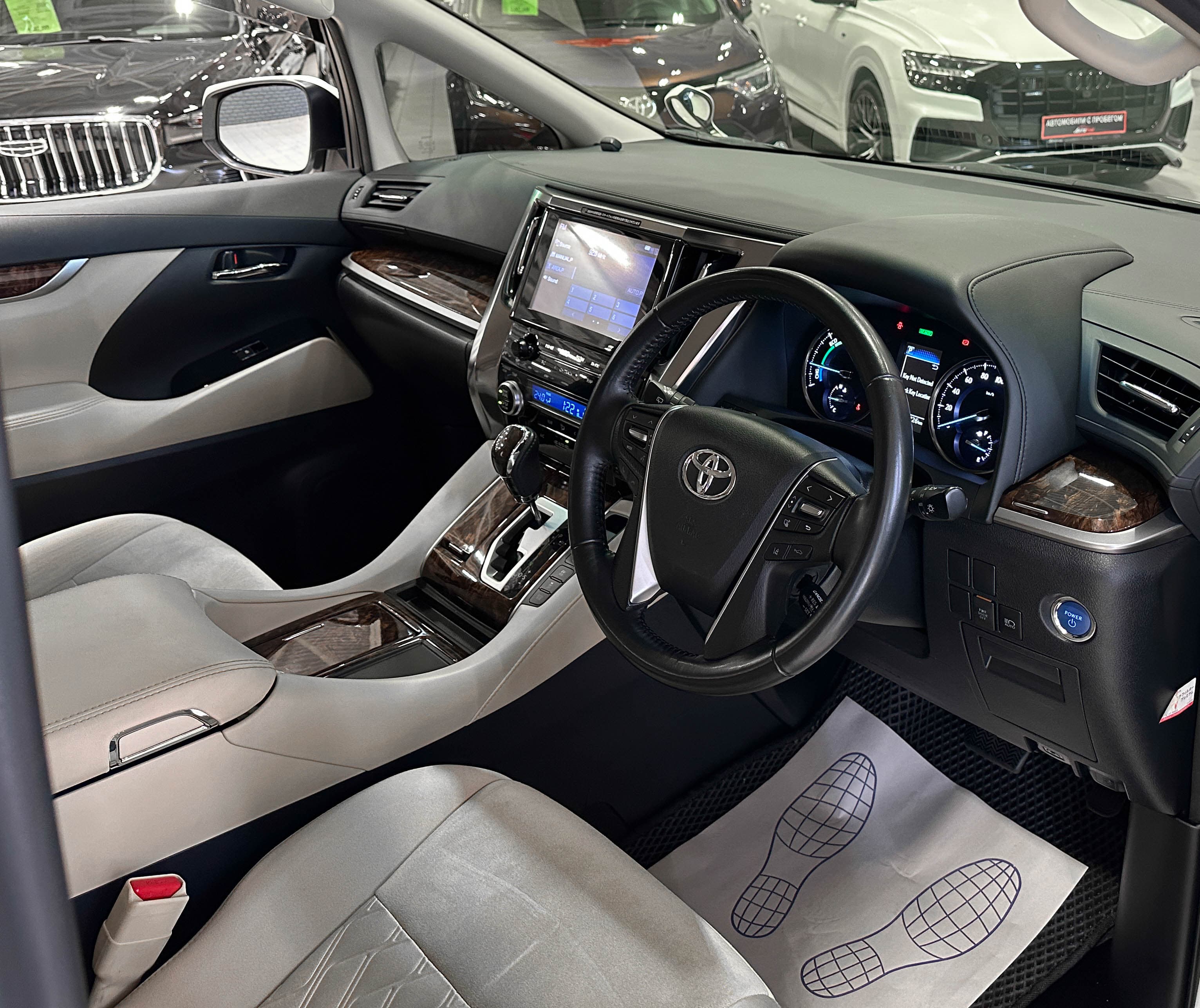Toyota Alphard - фото 21