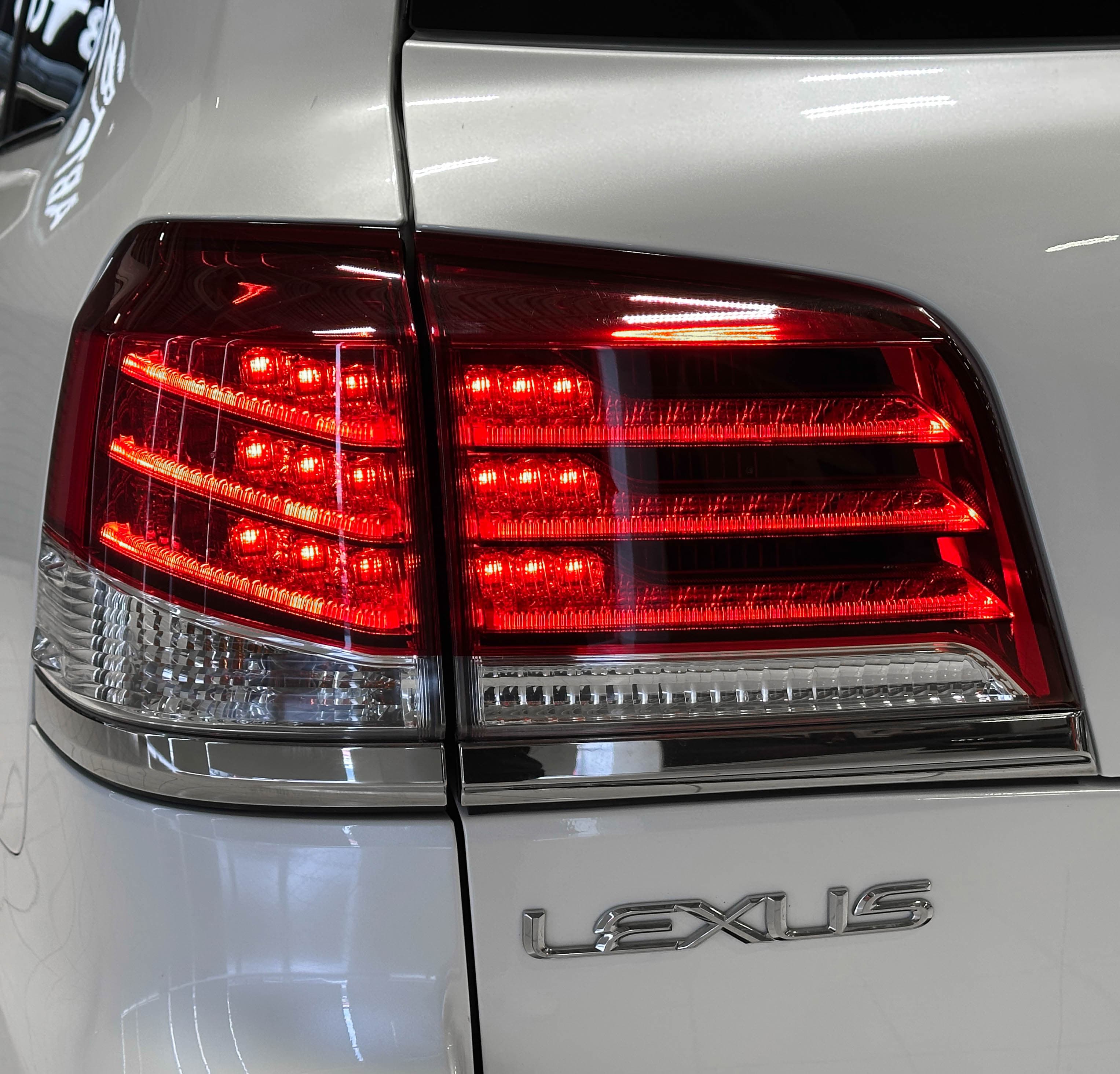 Lexus LX 570 - фото 8