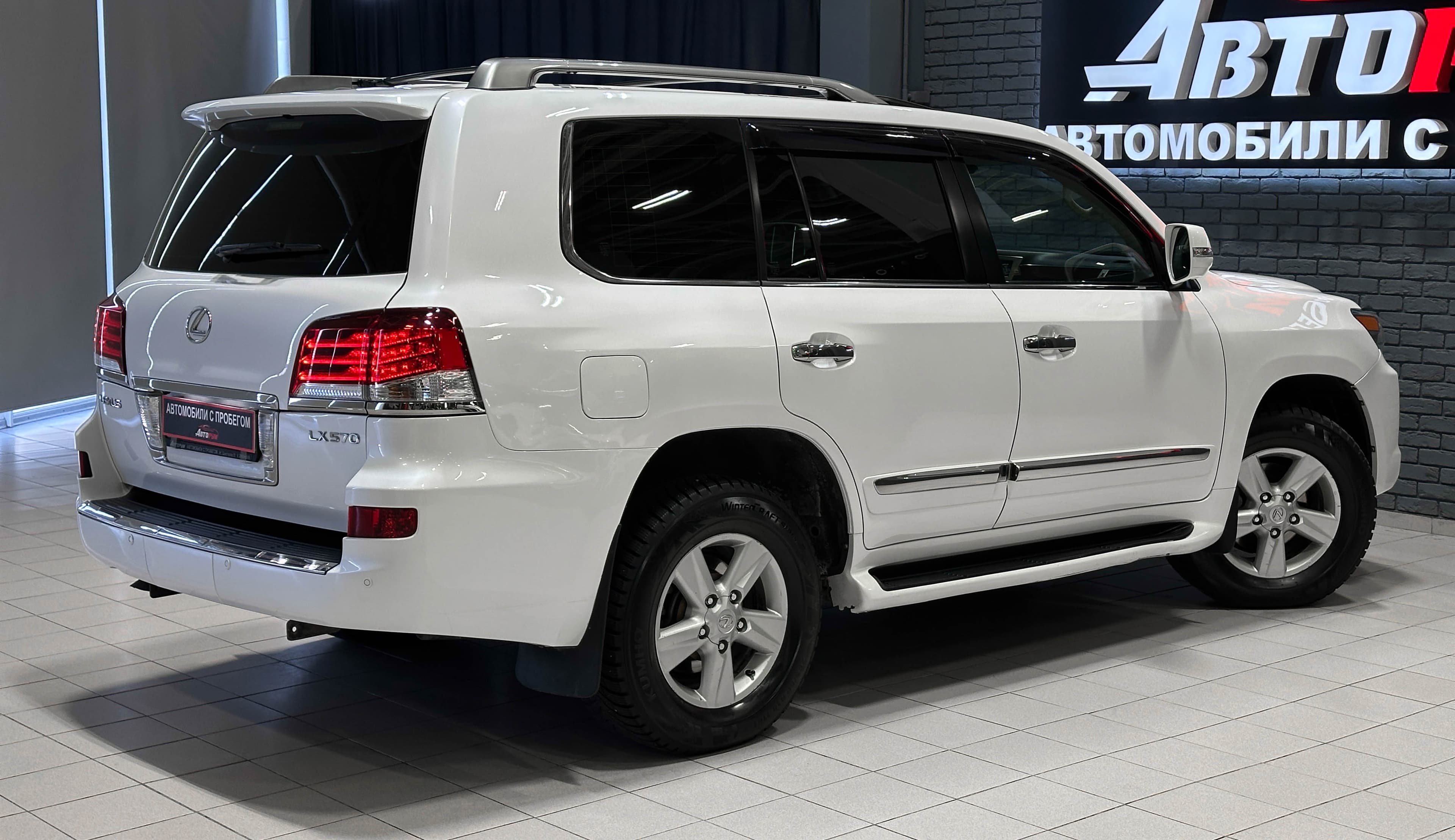 Lexus LX 570 - фото 6