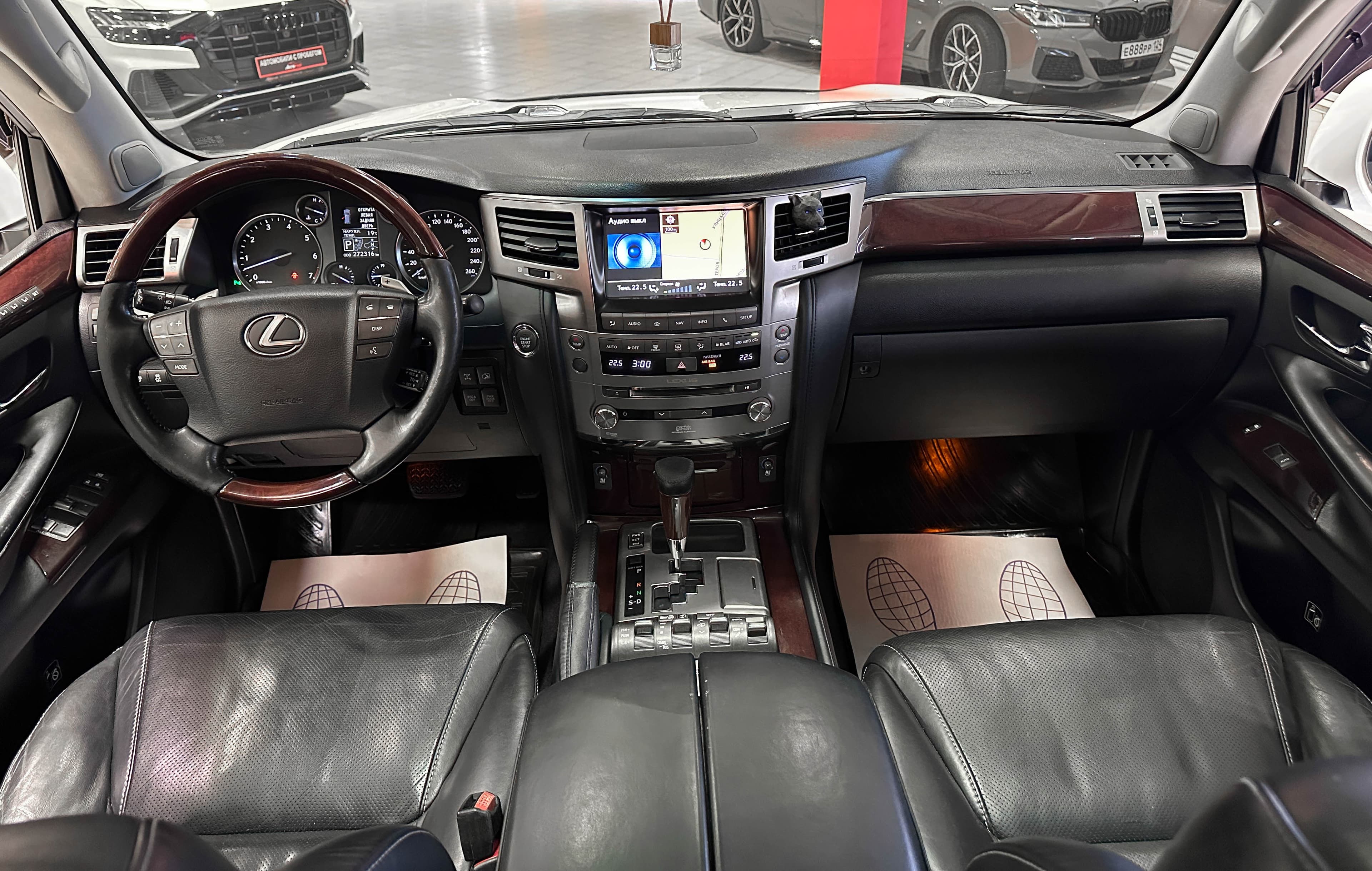 Lexus LX 570 - фото 19