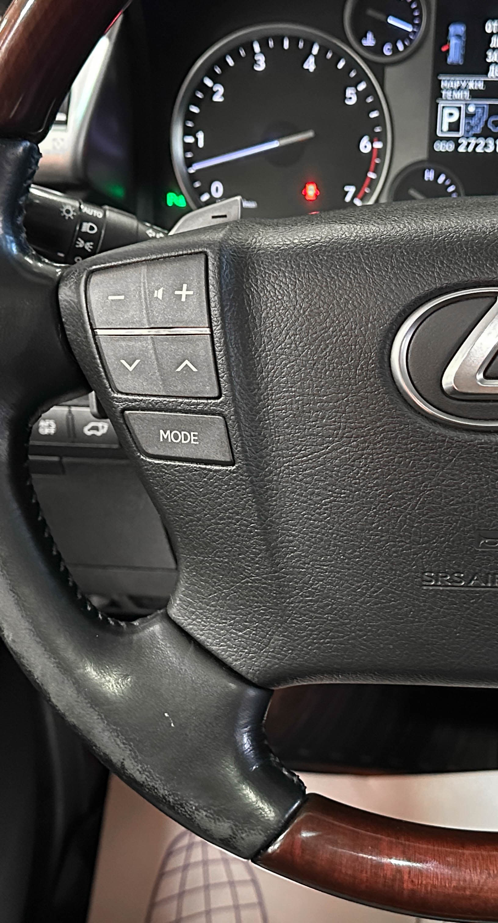 Lexus LX 570 - фото 26