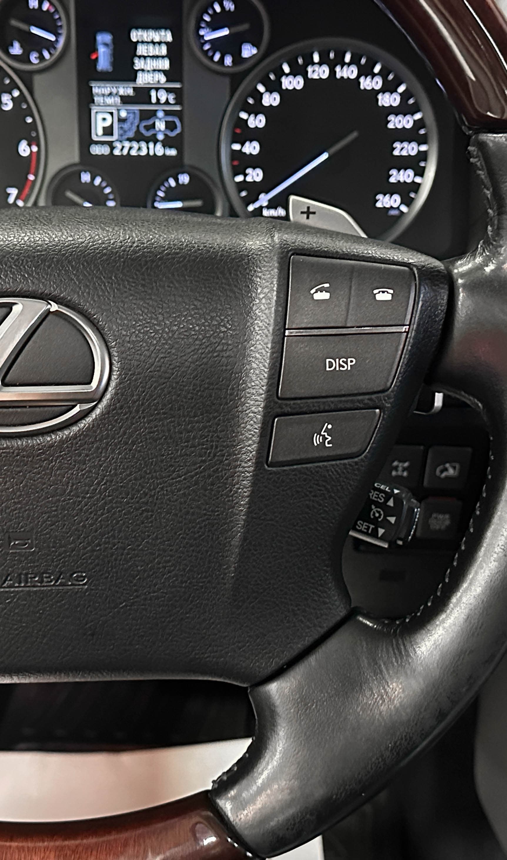 Lexus LX 570 - фото 27
