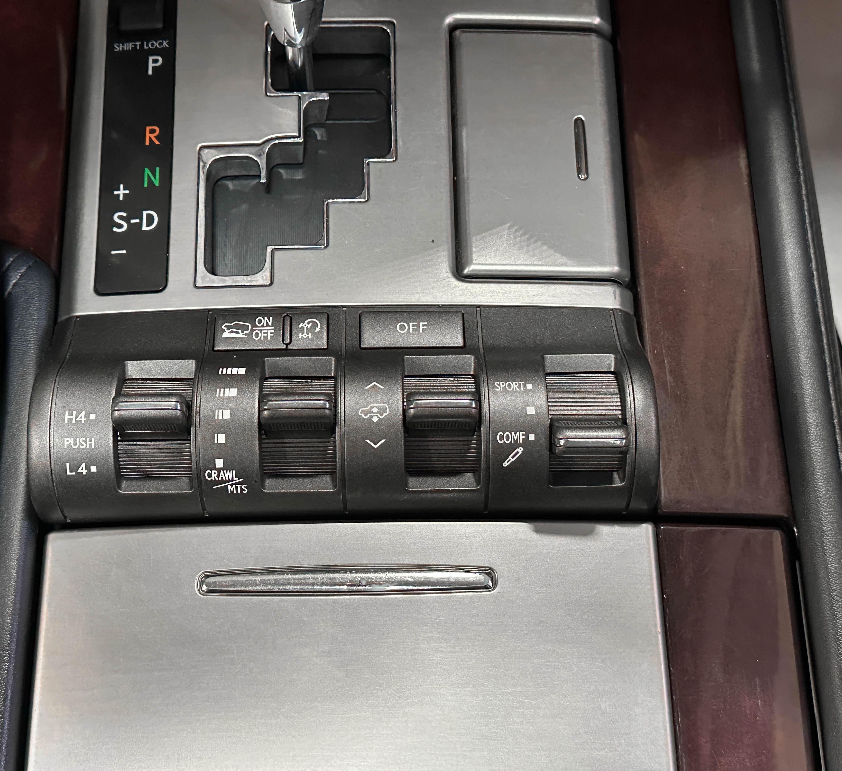Lexus LX 570 - фото 34