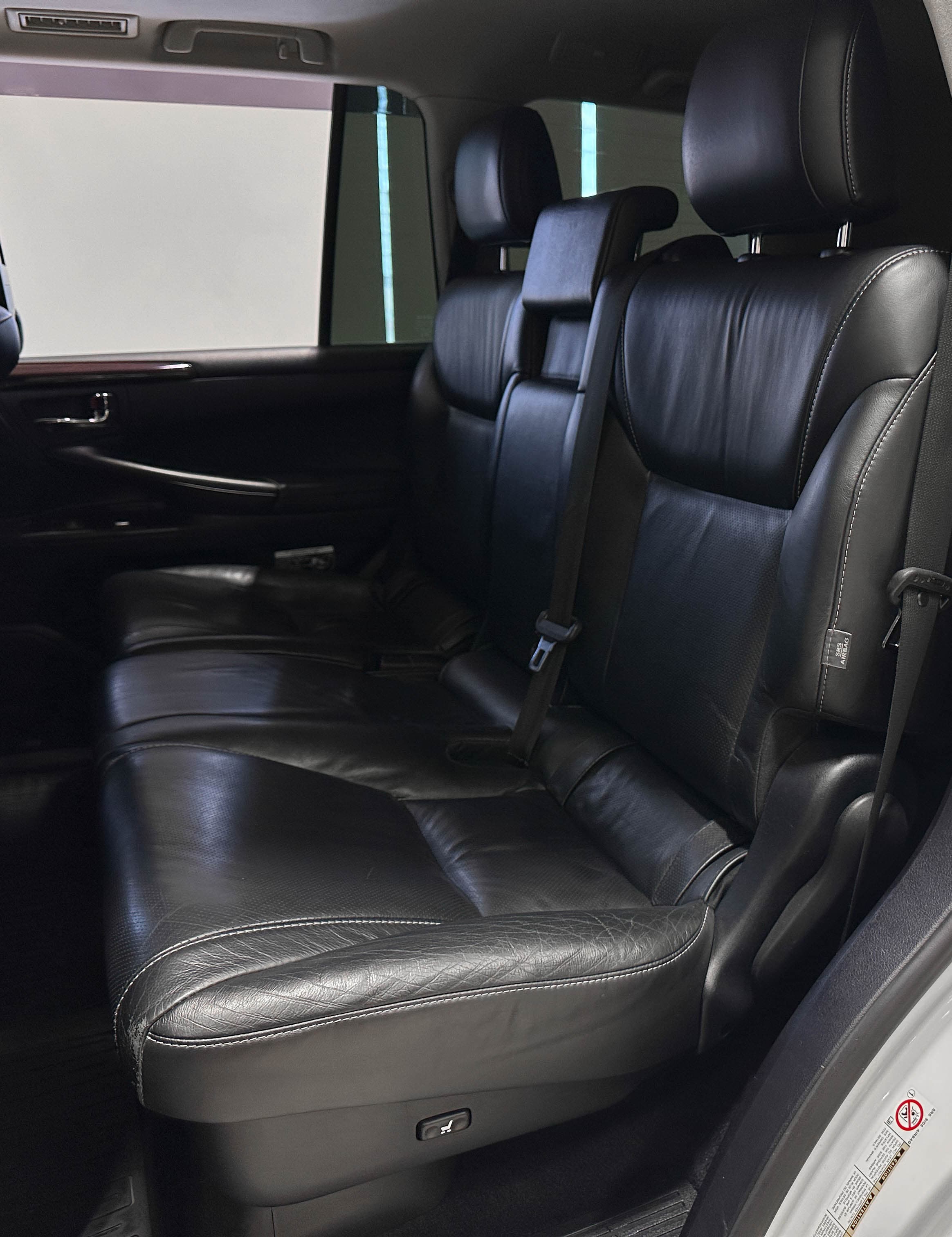 Lexus LX 570 - фото 12