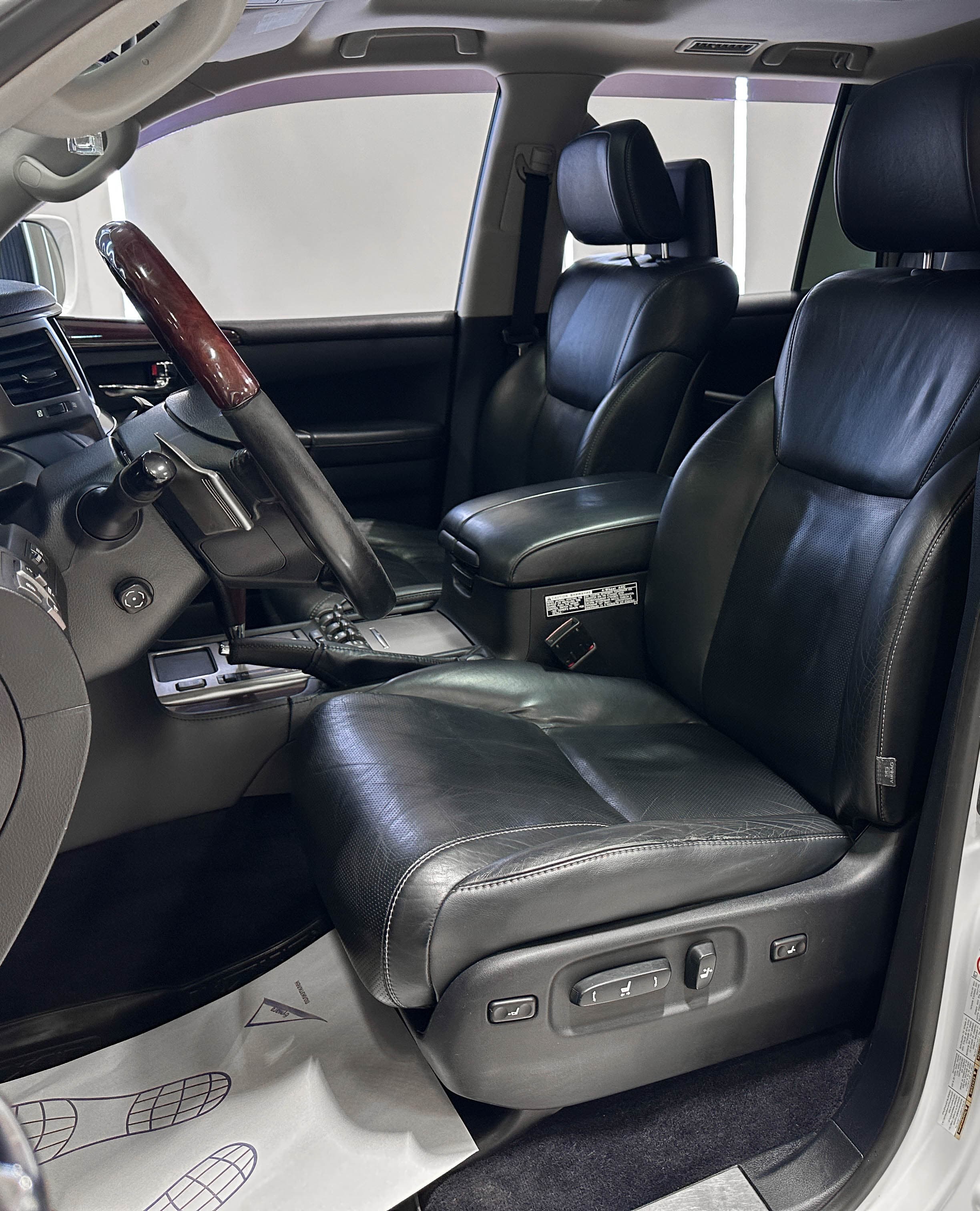 Lexus LX 570 - фото 11