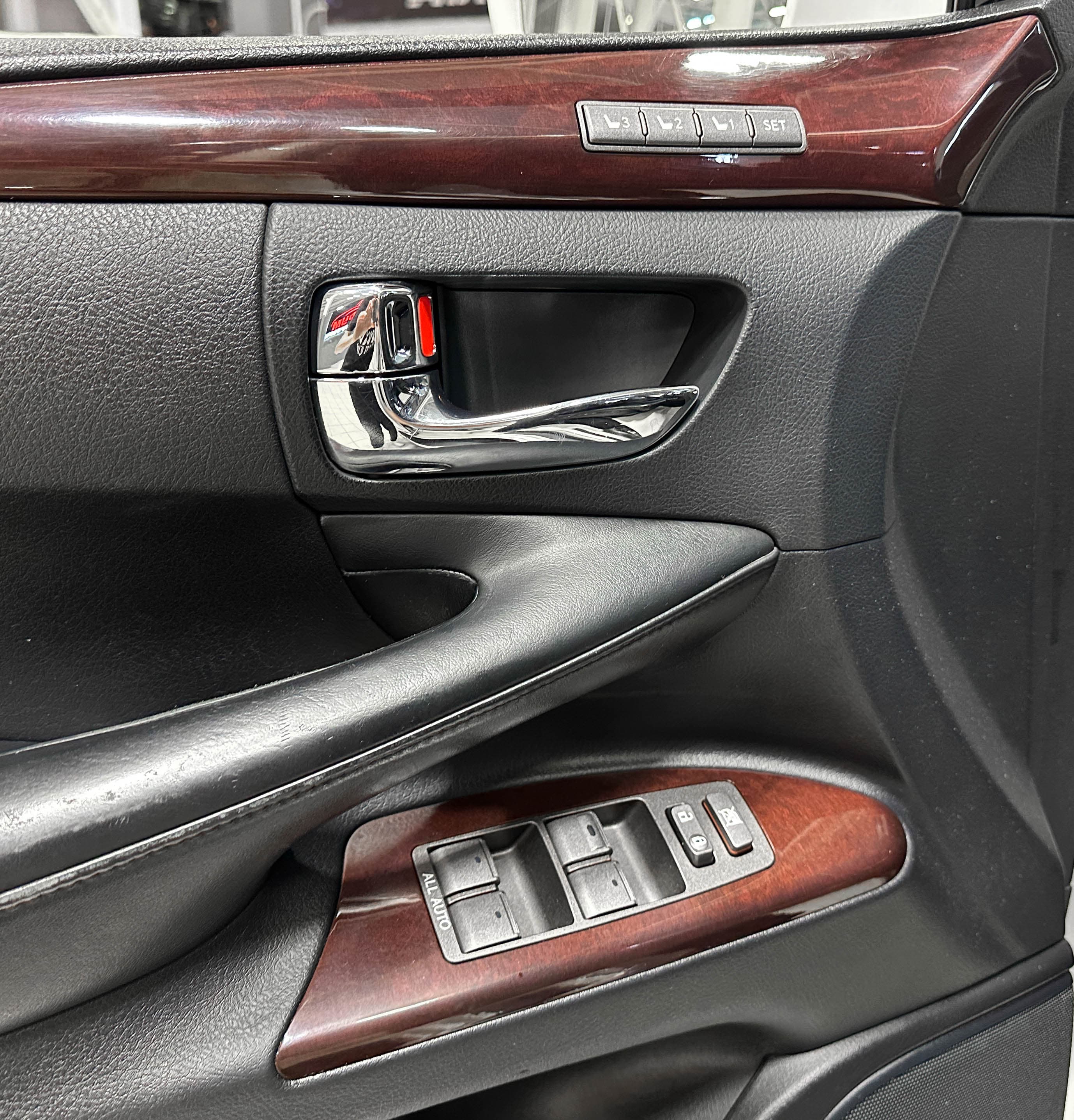 Lexus LX 570 - фото 22