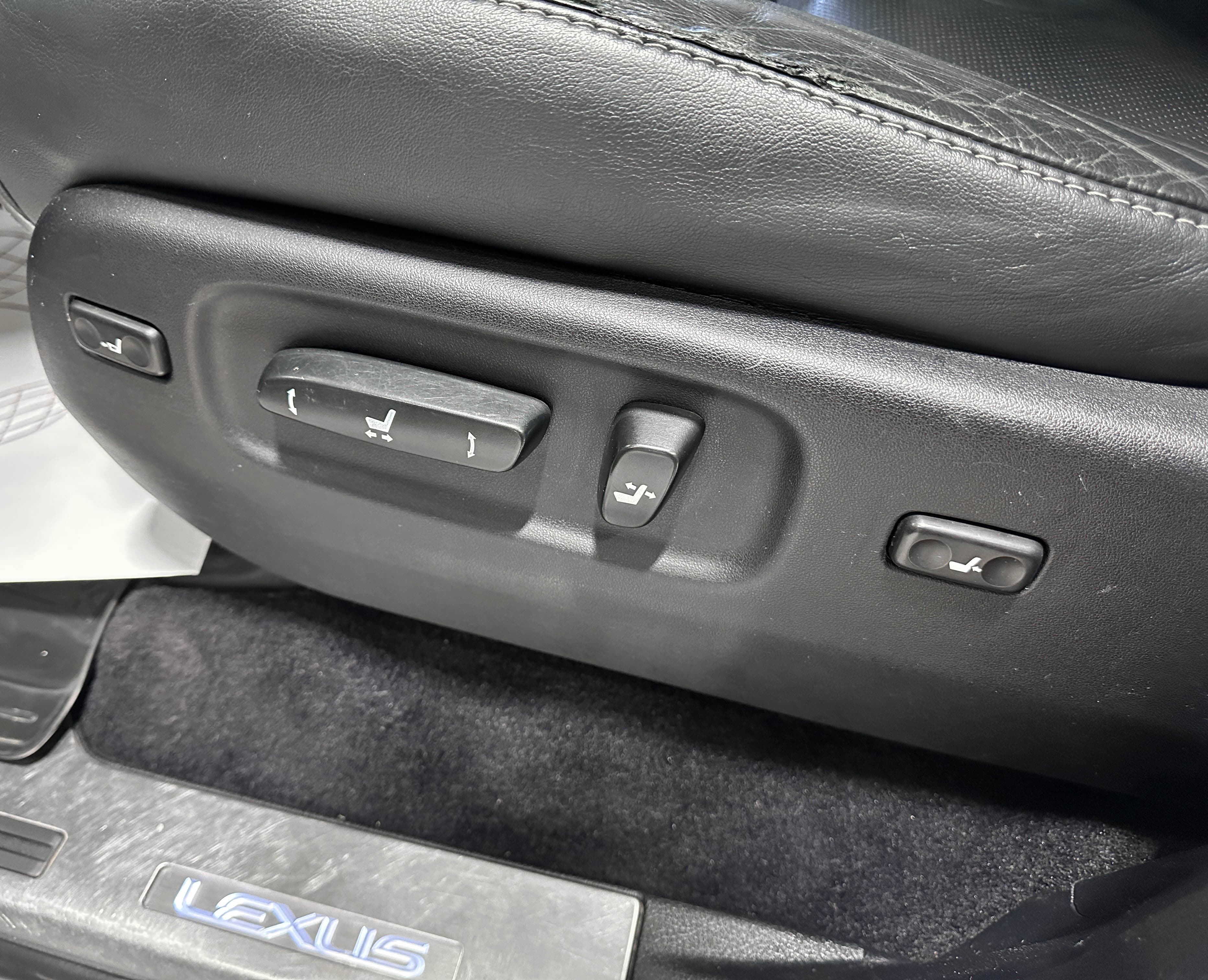 Lexus LX 570 - фото 35