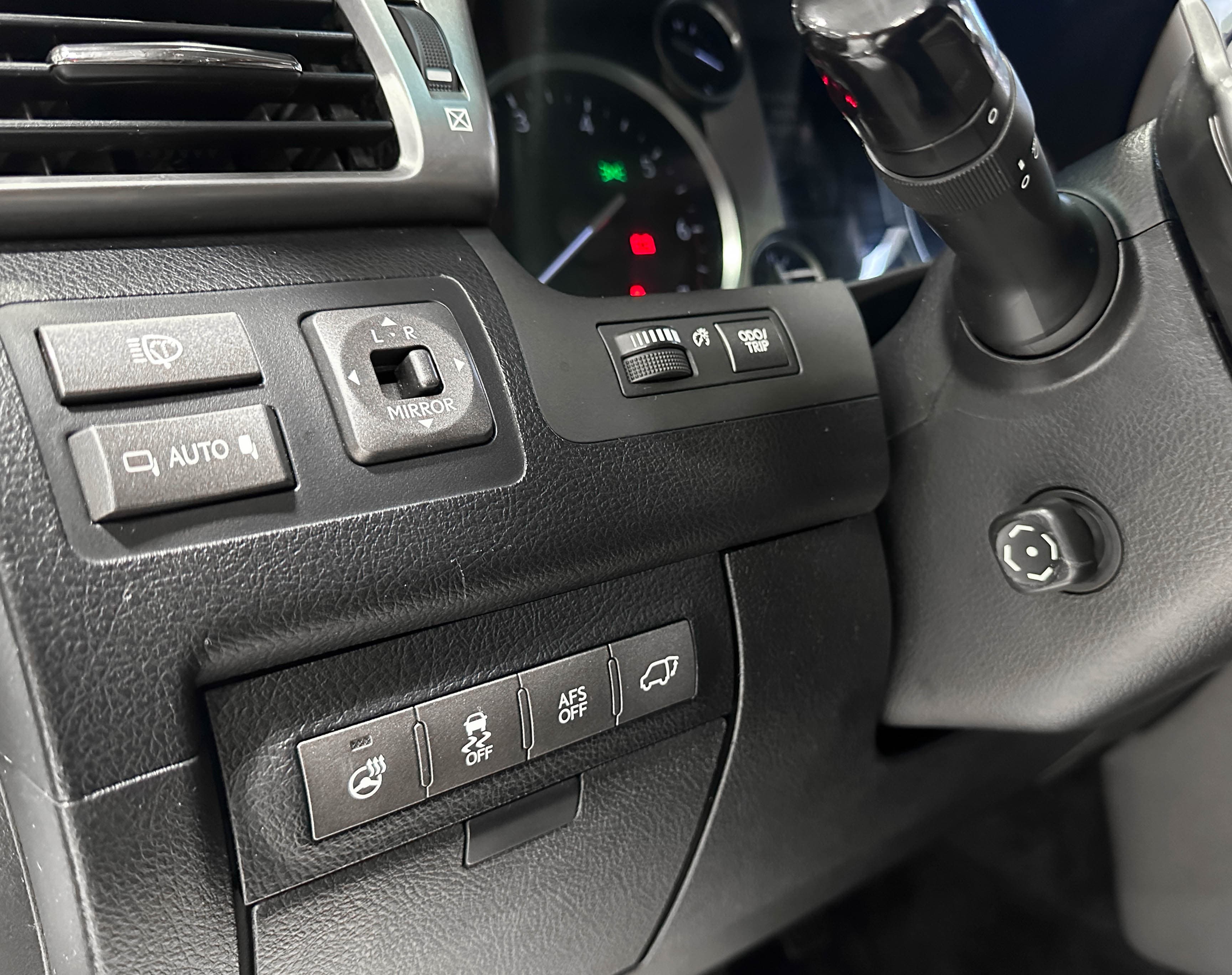 Lexus LX 570 - фото 25