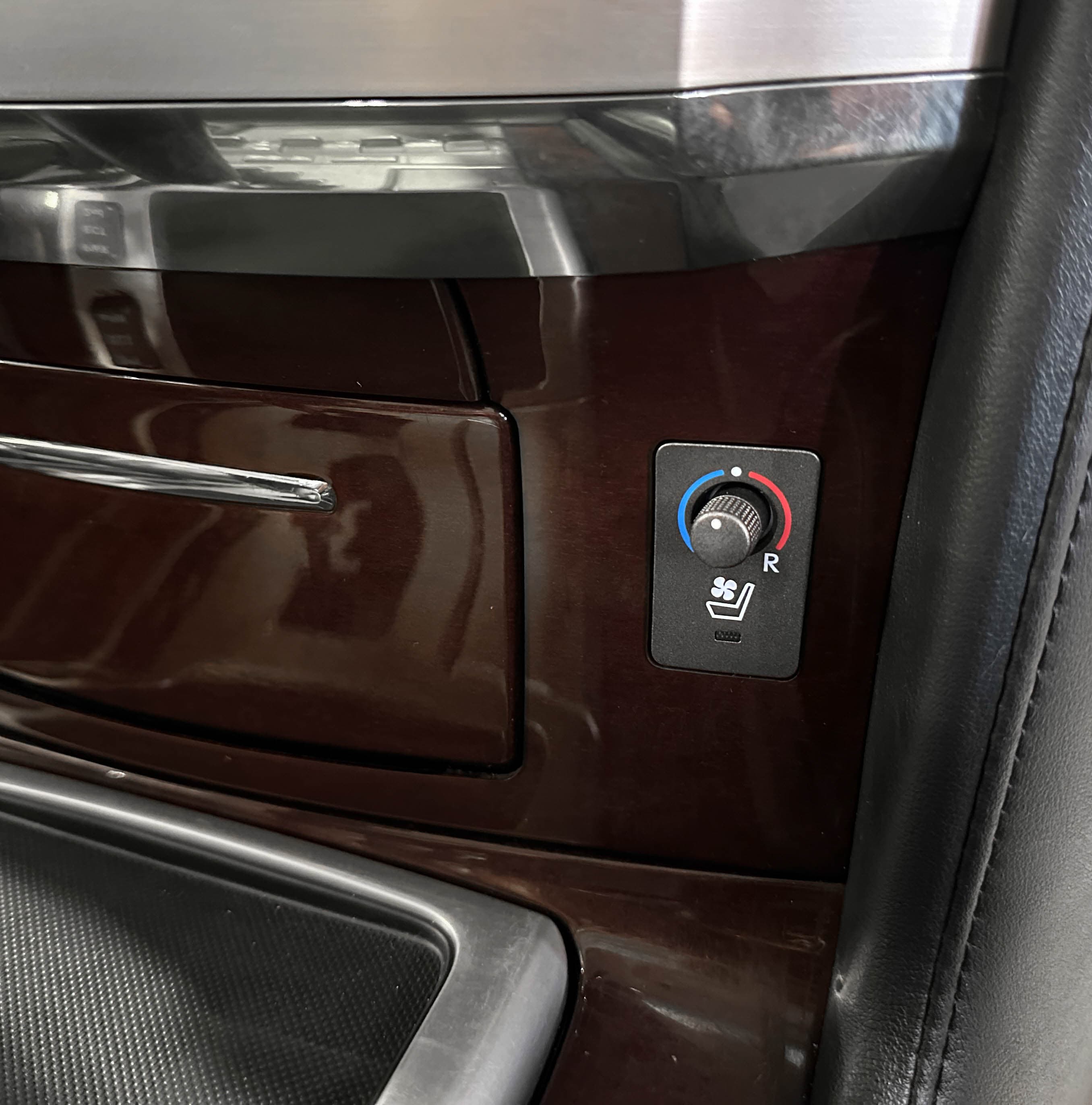 Lexus LX 570 - фото 33