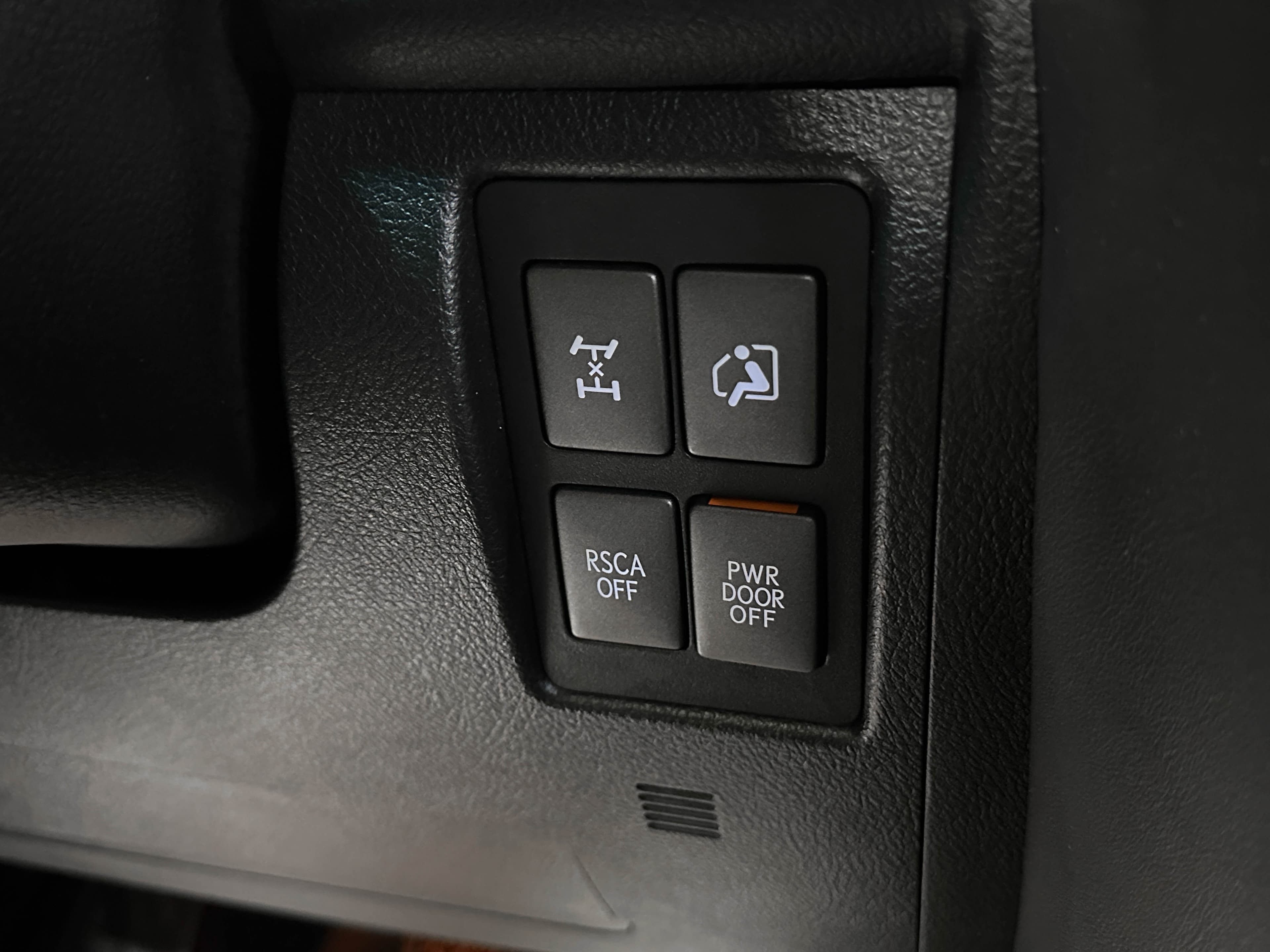 Lexus LX 570 - фото 30