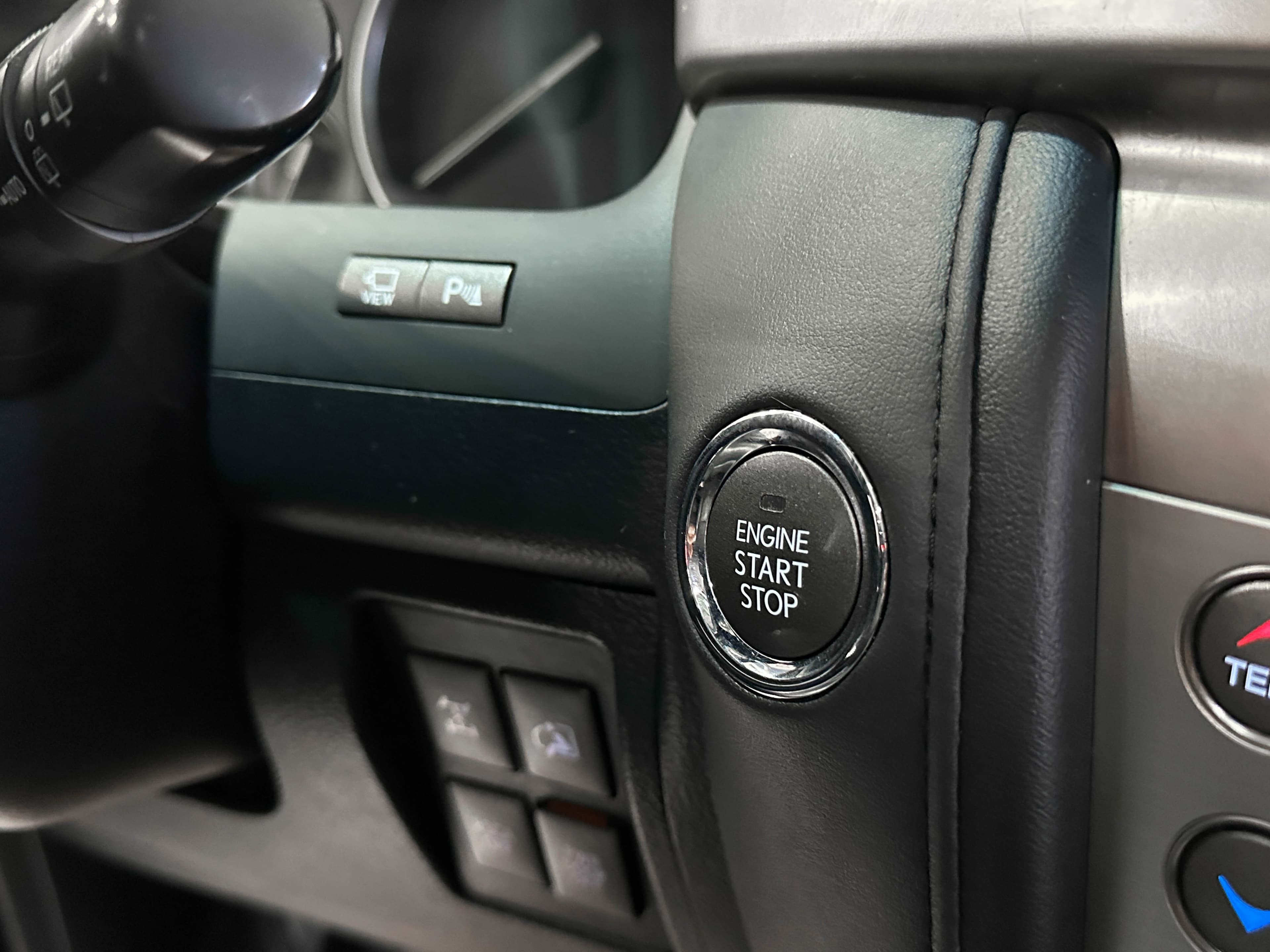 Lexus LX 570 - фото 29