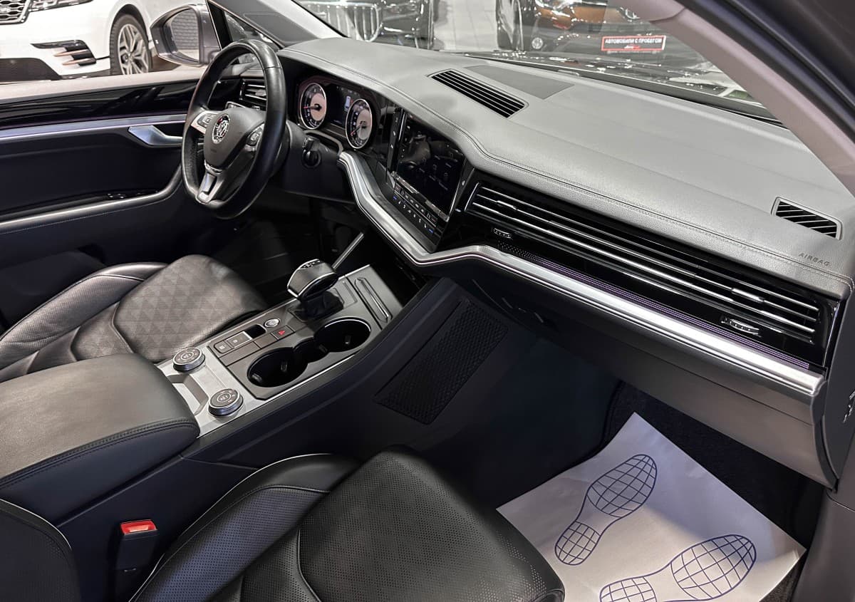 Volkswagen Touareg - фото 19