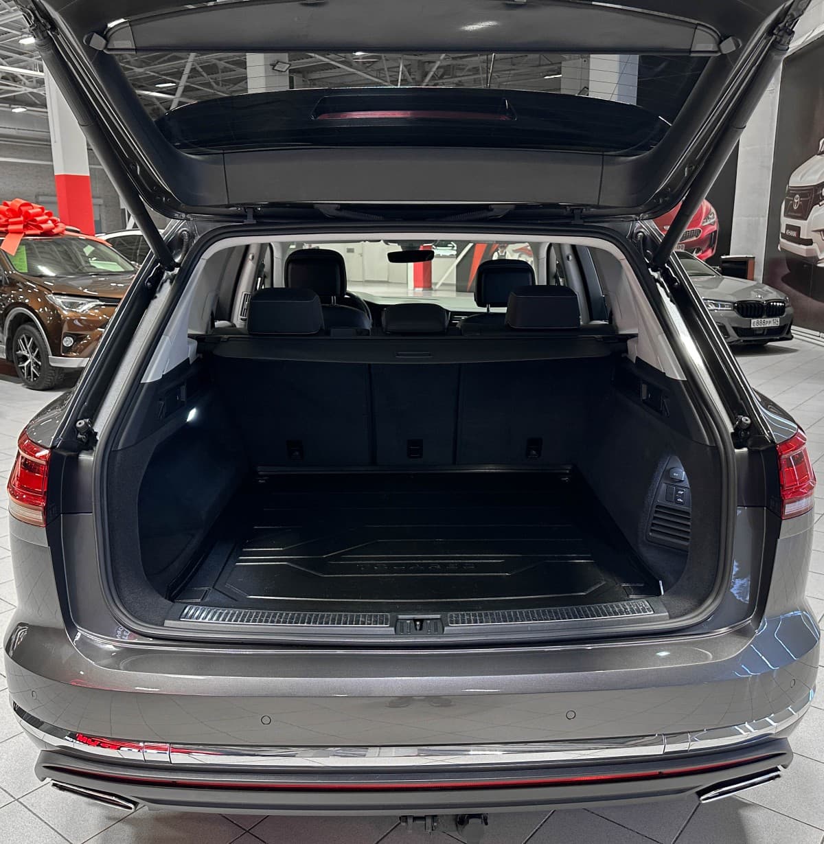Volkswagen Touareg - фото 14