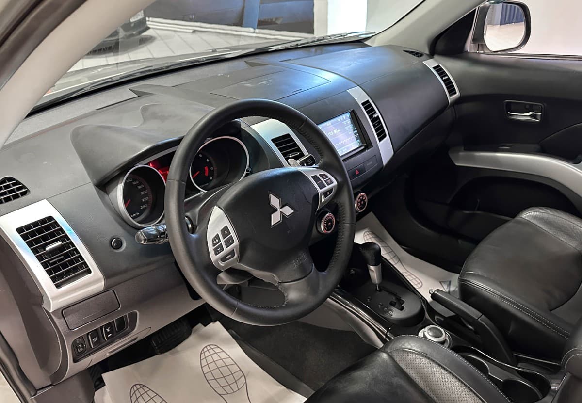 Mitsubishi Outlander - фото 10