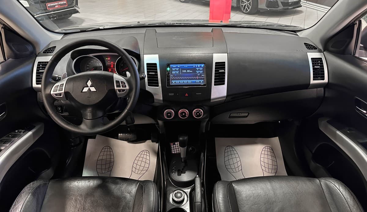 Mitsubishi Outlander - фото 25