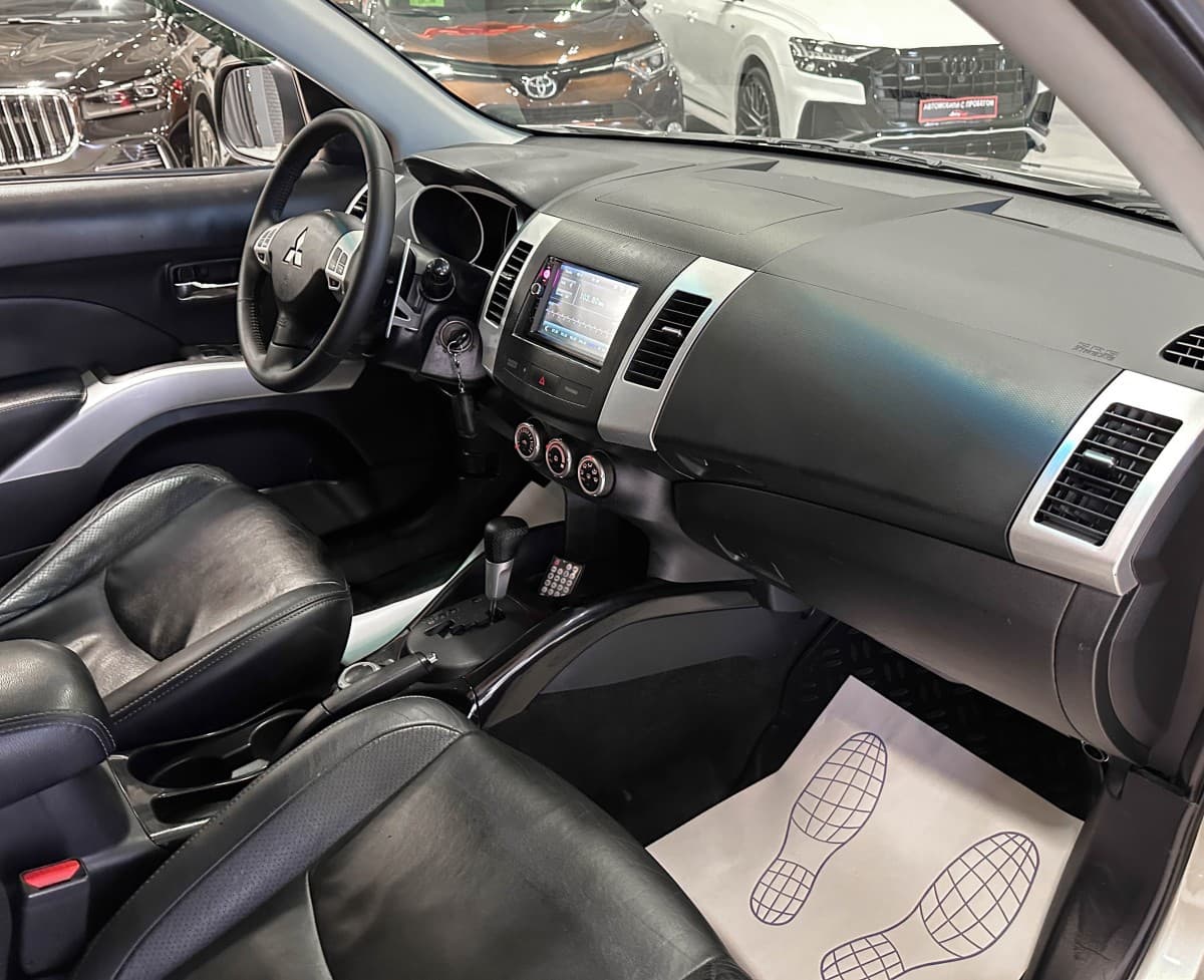 Mitsubishi Outlander - фото 15