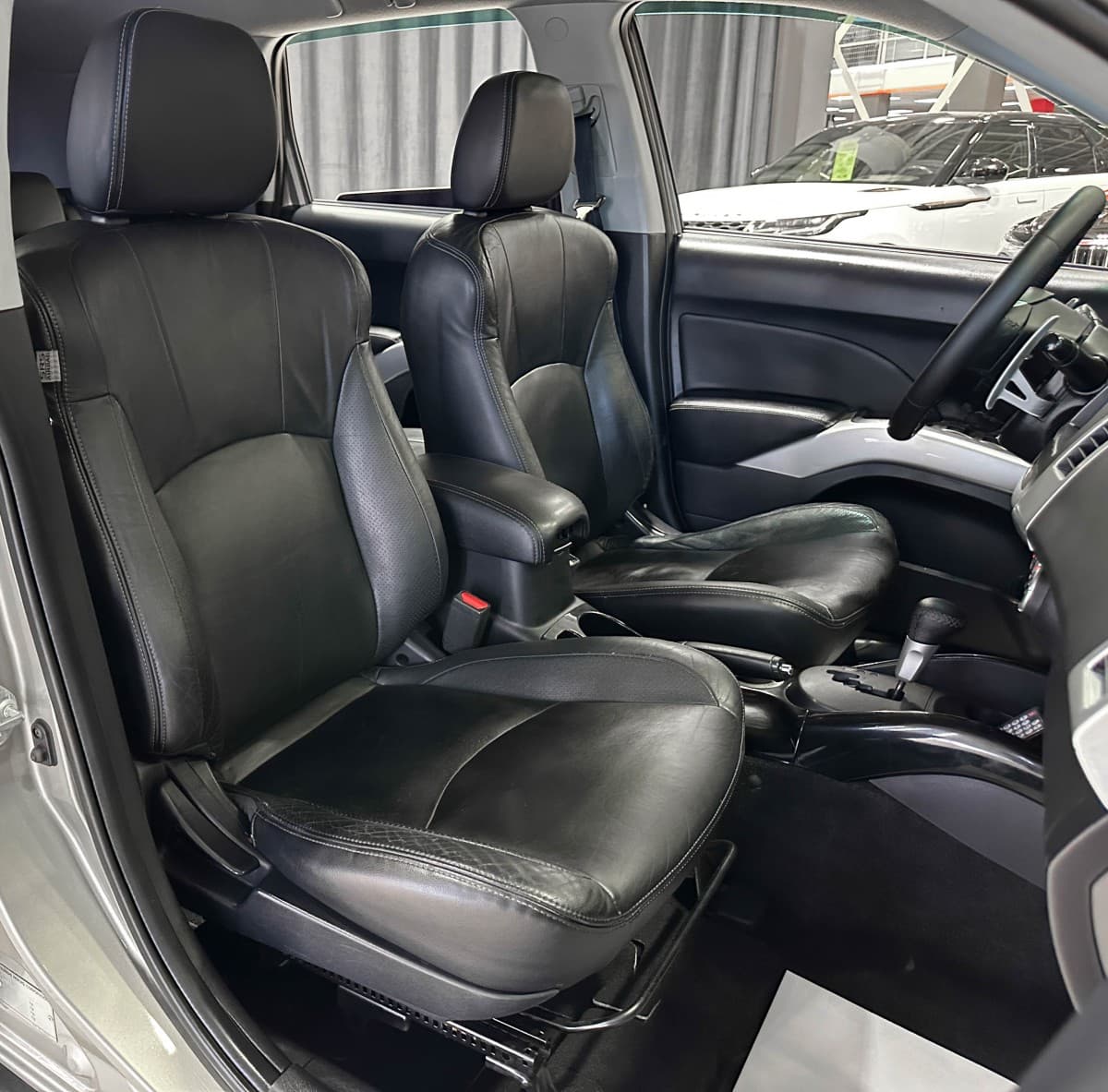 Mitsubishi Outlander - фото 14