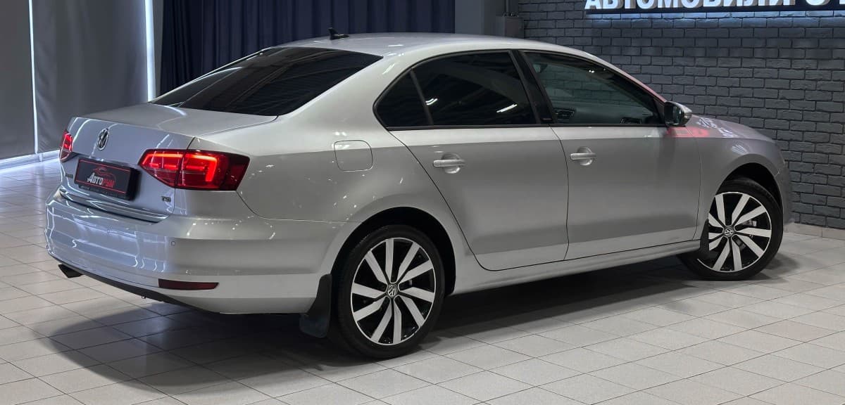 Volkswagen Jetta - фото 6